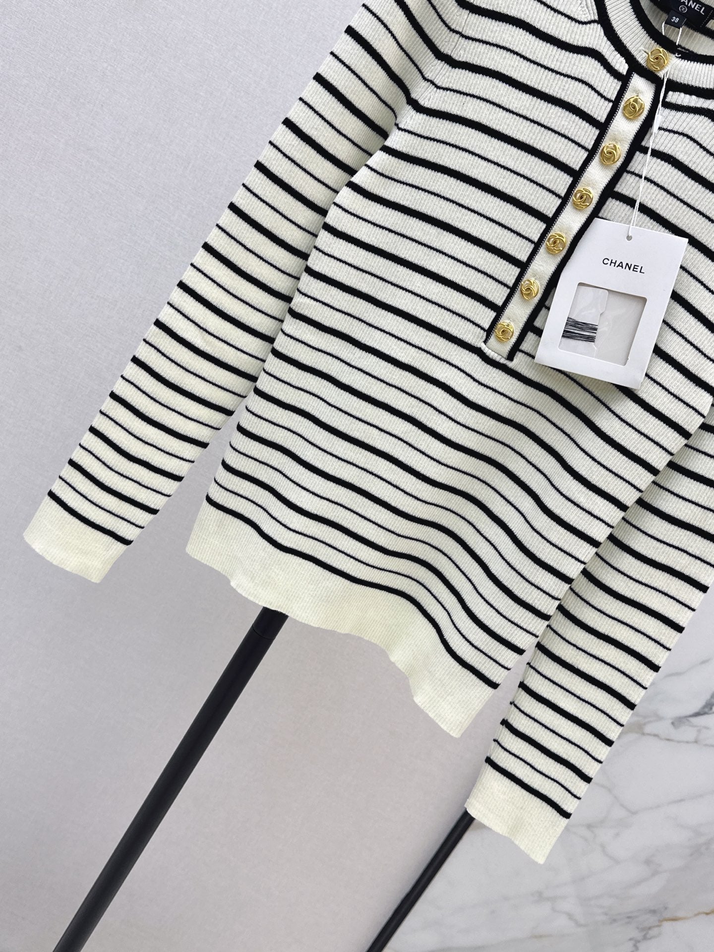 26FW New Striped Long-Sleeve Knit Top with Metal Buckle Detail 🖤