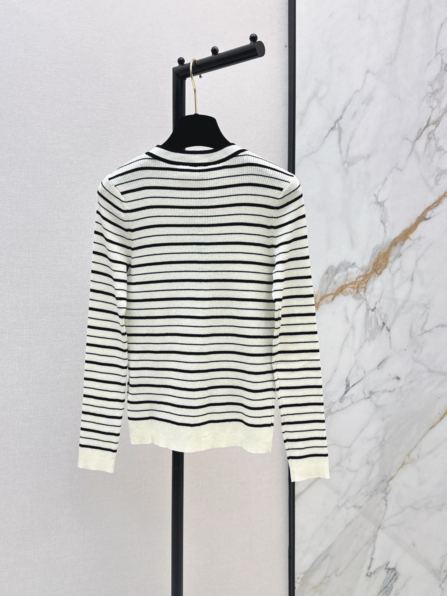 26FW New Striped Long-Sleeve Knit Top with Metal Buckle Detail 🖤