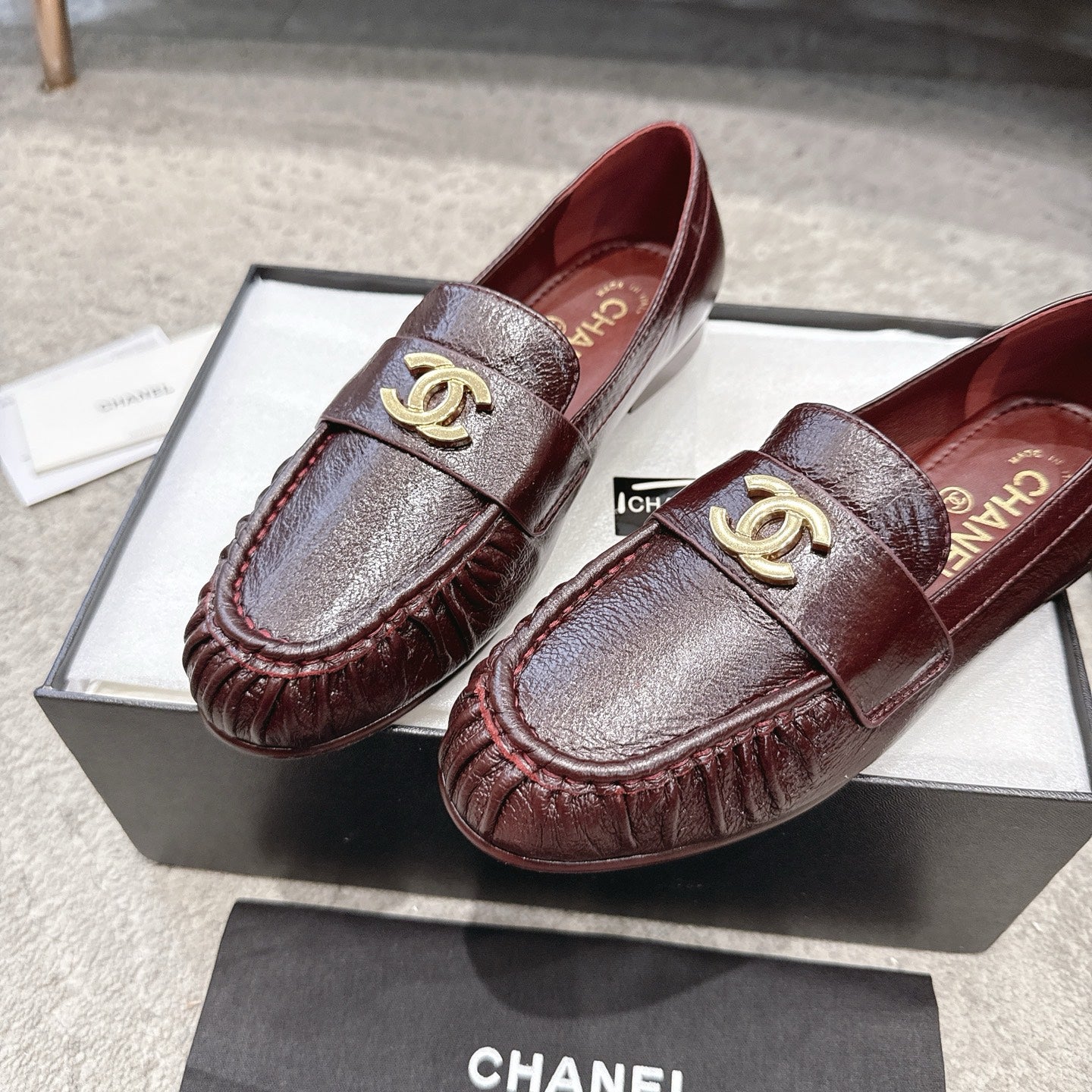 26FW New Pleated Flat Mules – Vintage-Style Flats
