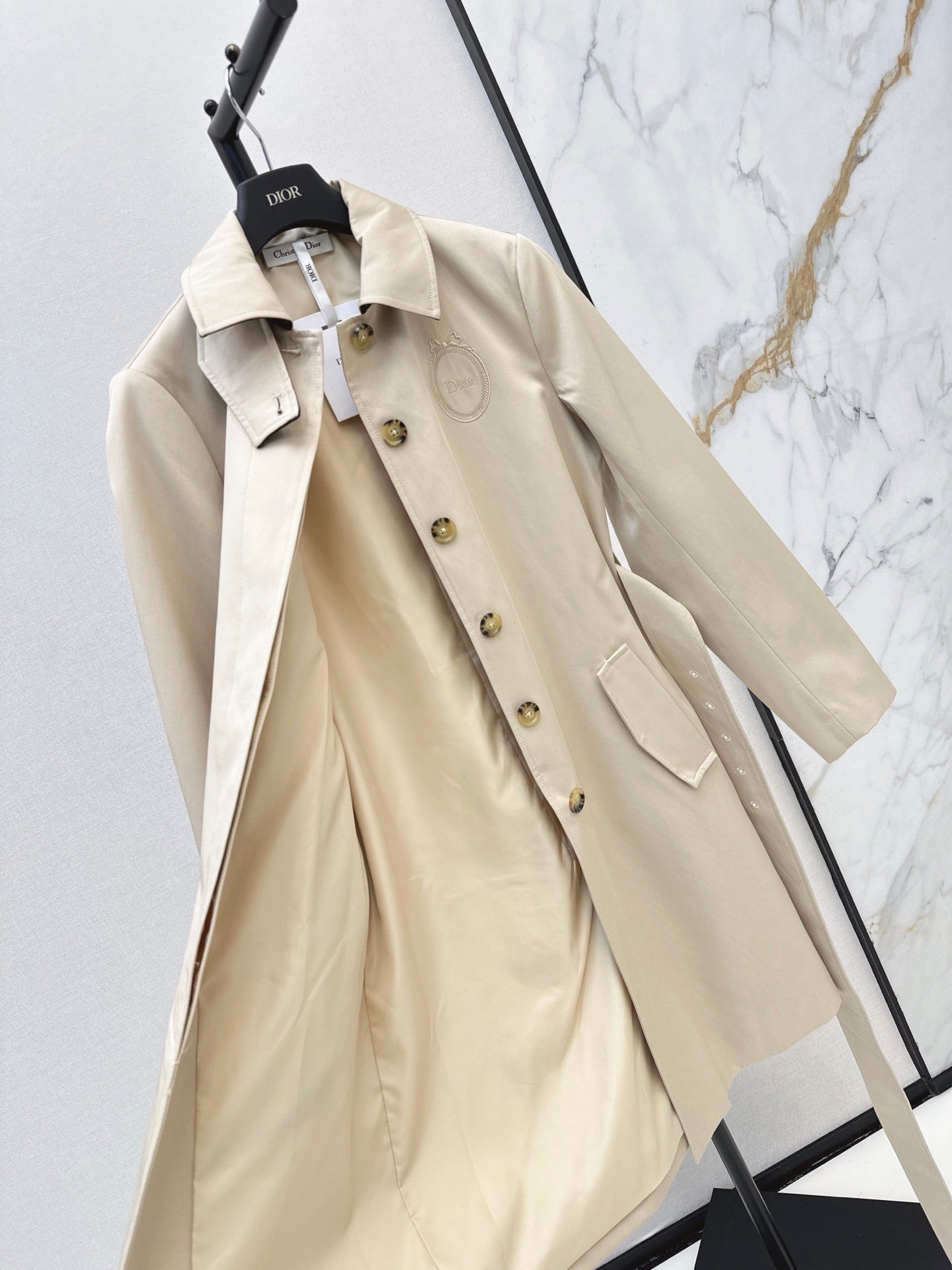 26FW New Badge-Embroidered Mid-Length Trench Coat 🖤