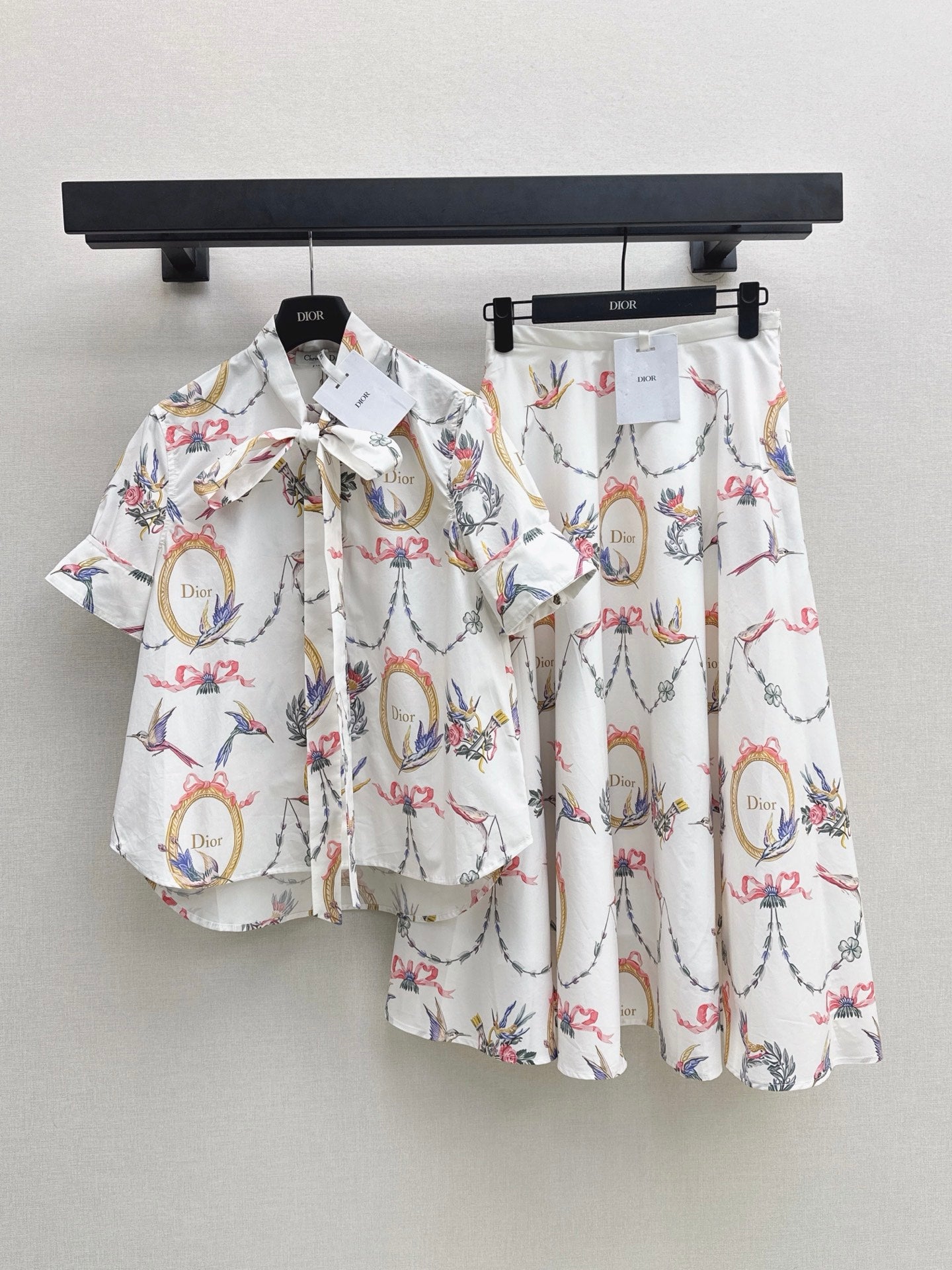 26FW New Short-Sleeve Shirt with Floral Print and Ribbon Detail 🤍
