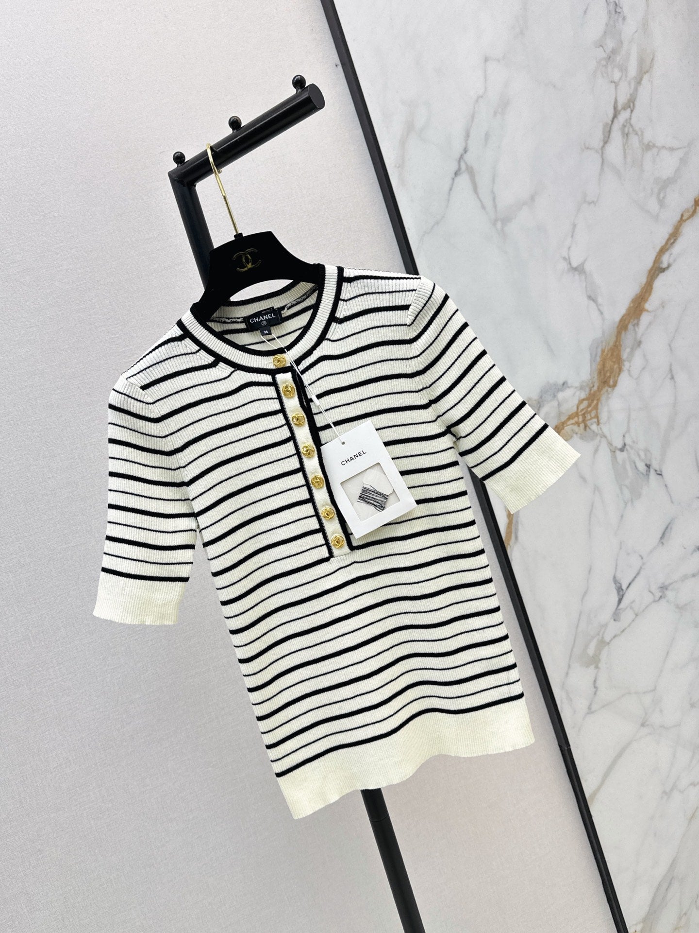 26FW New Striped Short-Sleeve Top with Metal Double-C Buckle 🖤