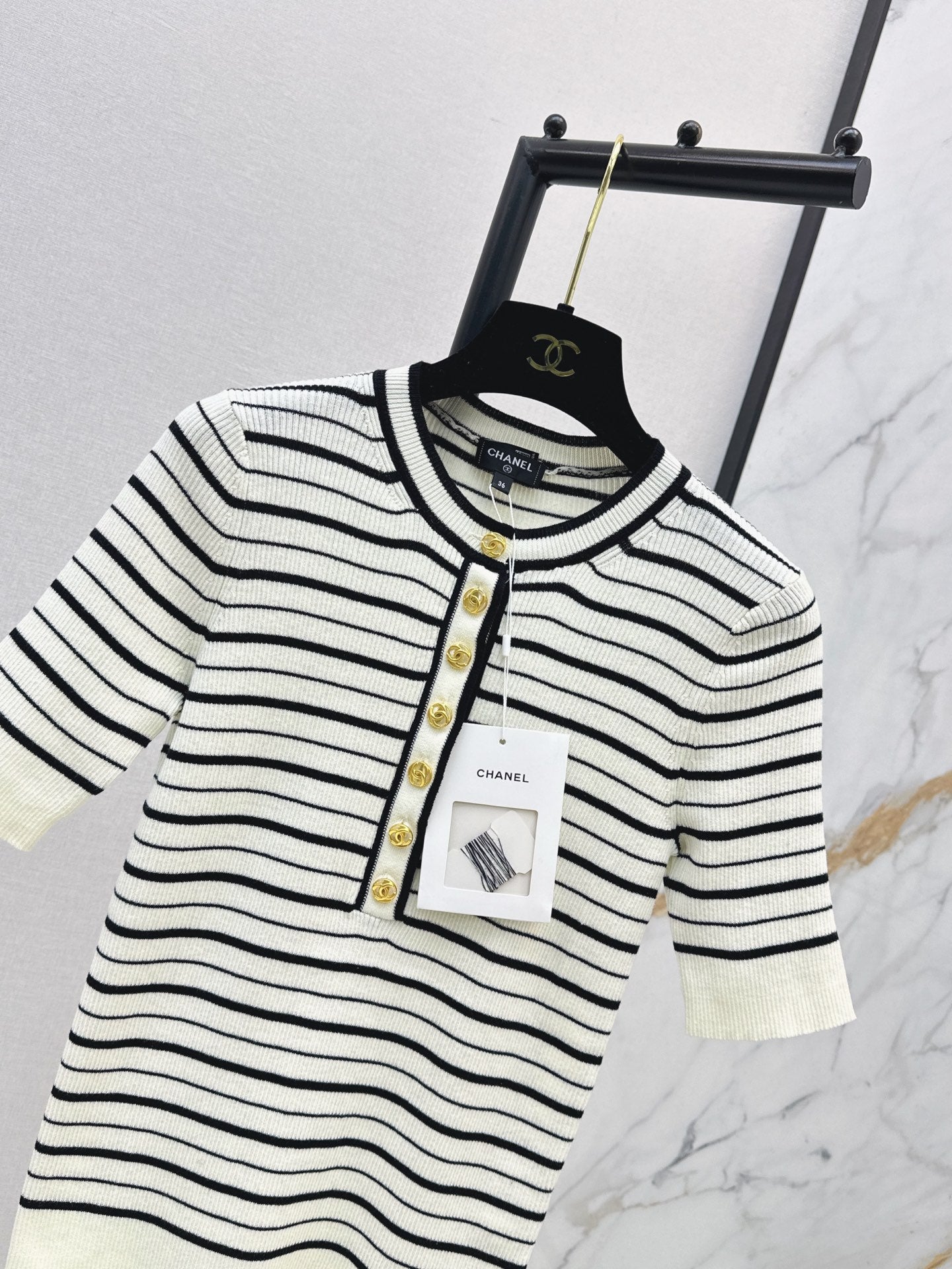 26FW New Striped Short-Sleeve Top with Metal Double-C Buckle 🖤