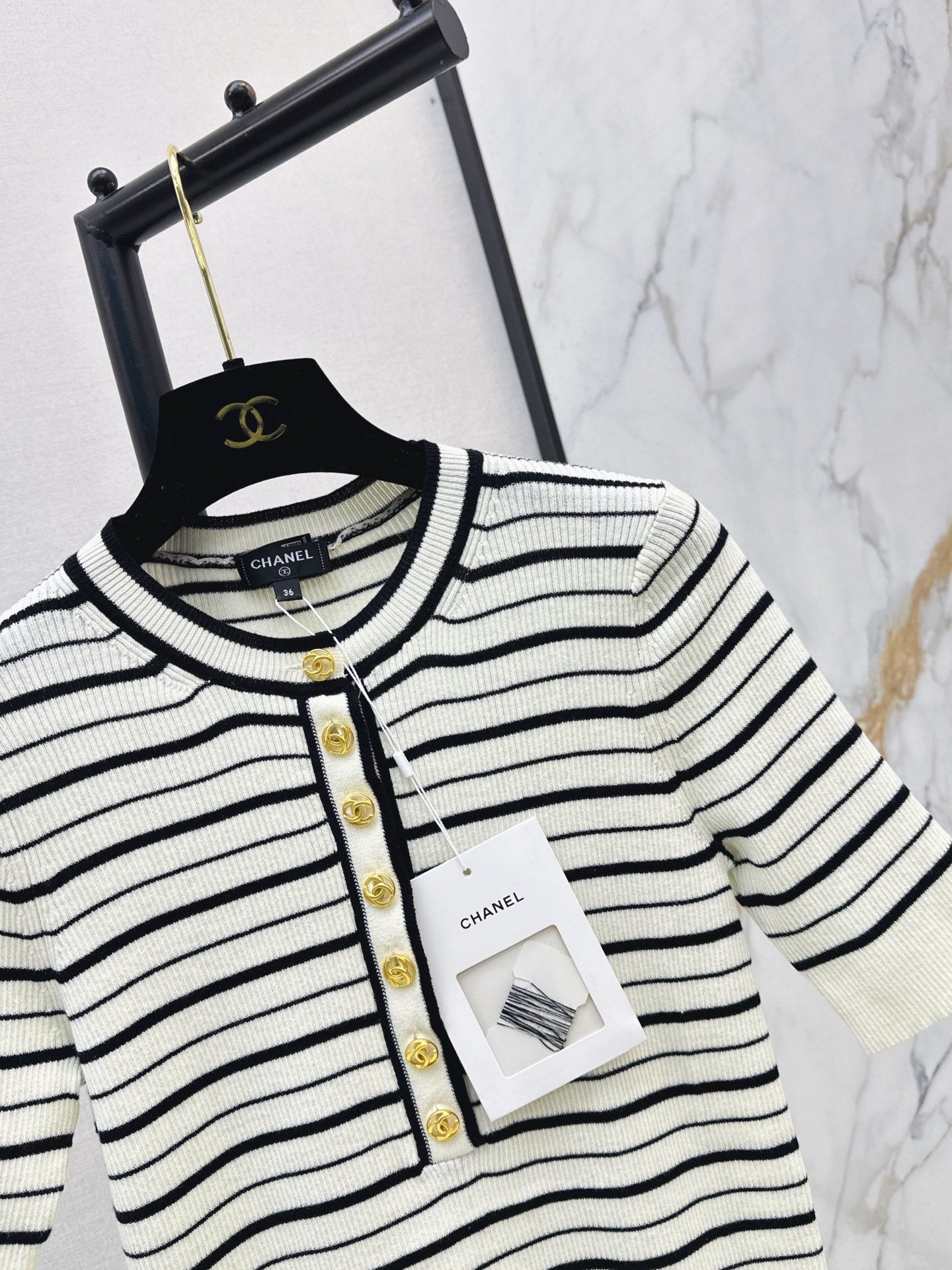 26FW New Striped Short-Sleeve Top with Metal Double-C Buckle 🖤
