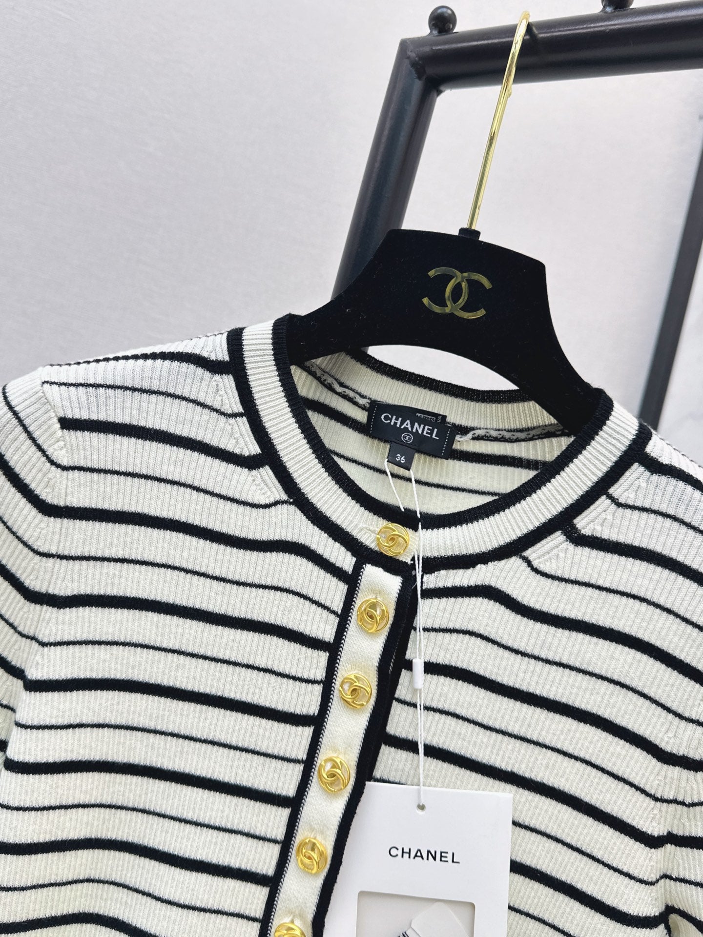 26FW New Striped Short-Sleeve Top with Metal Double-C Buckle 🖤
