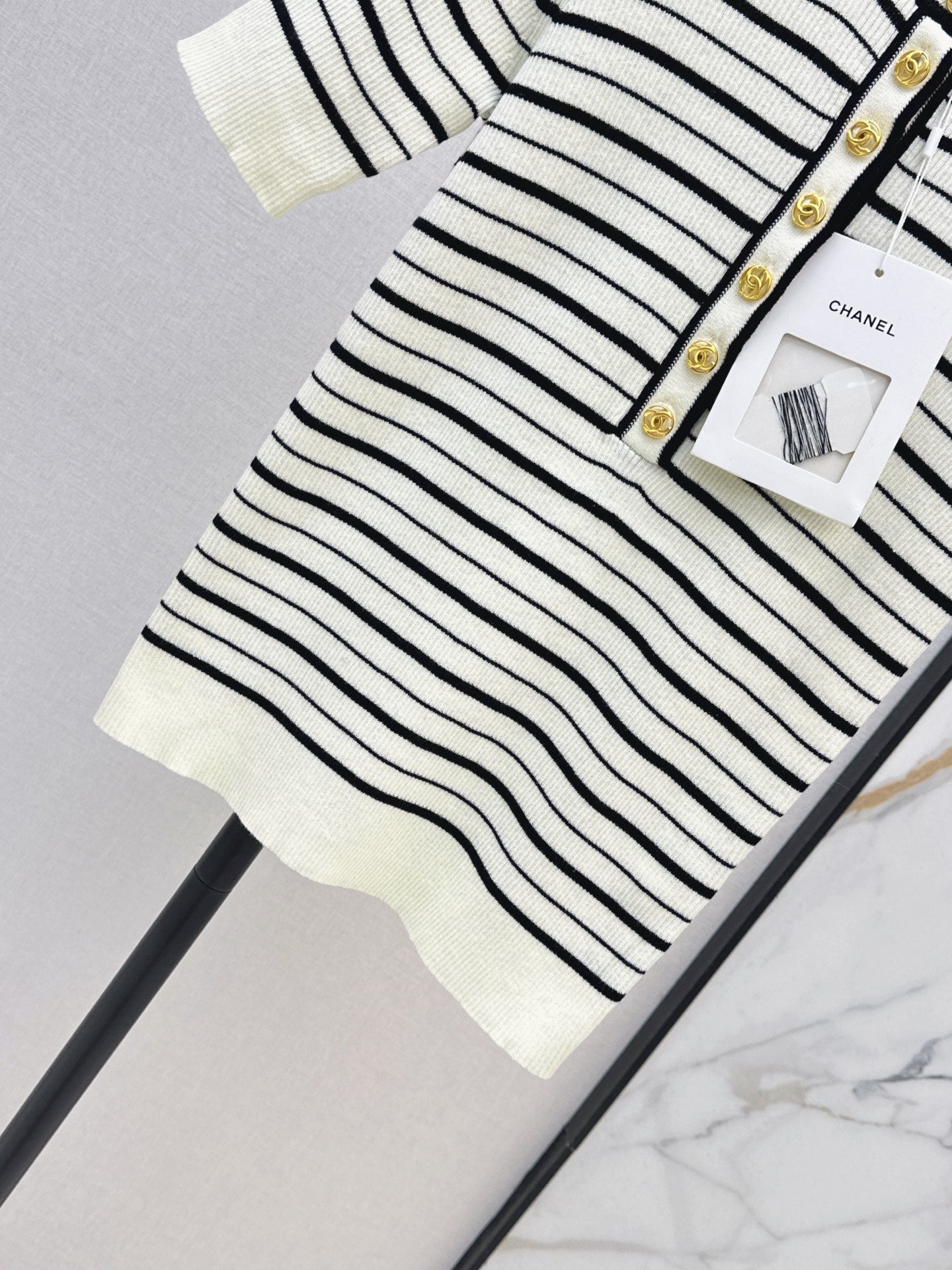 26FW New Striped Short-Sleeve Top with Metal Double-C Buckle 🖤