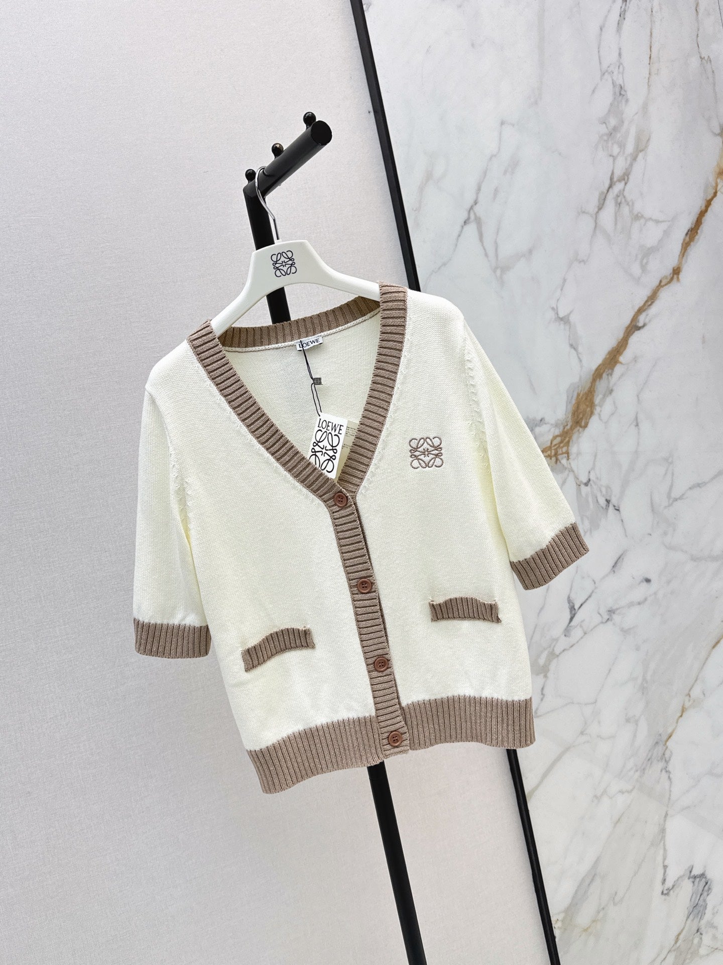 26FW New V-Neck Short-Sleeve Knit Top 🤍