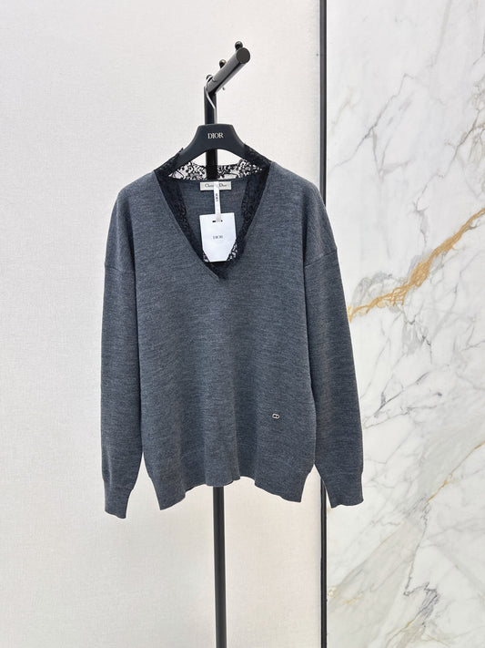 26FW New Cashmere Top with Lace-Panel V-Neck 🖤