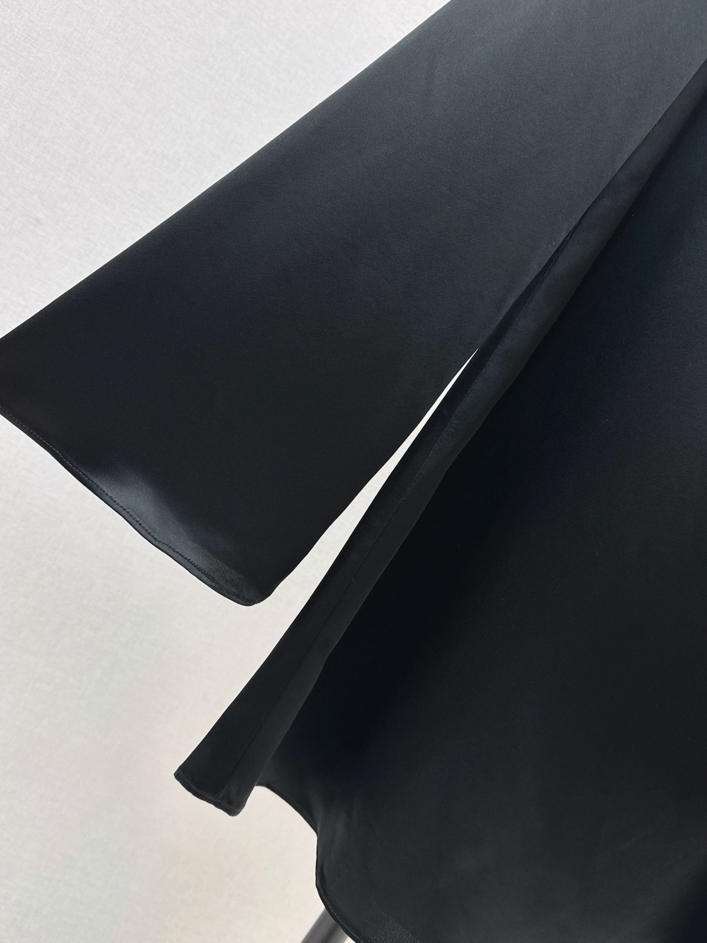 26FW New Acetate Dress with Flared Sleeves 🖤