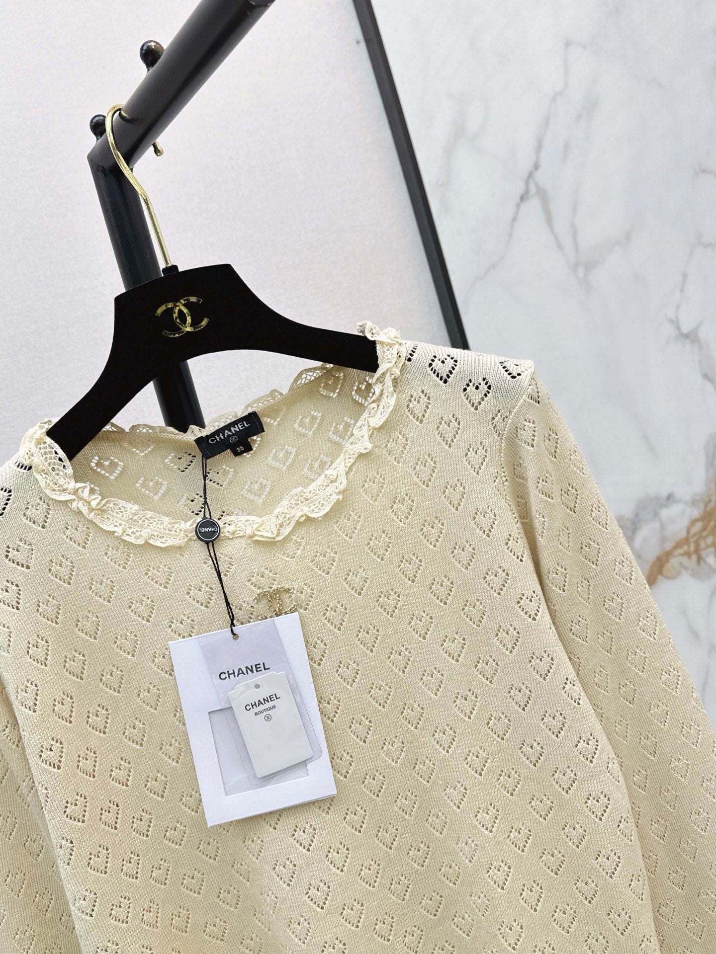 26FW New Long-Sleeve Knit Top with Lace Trim 🖤