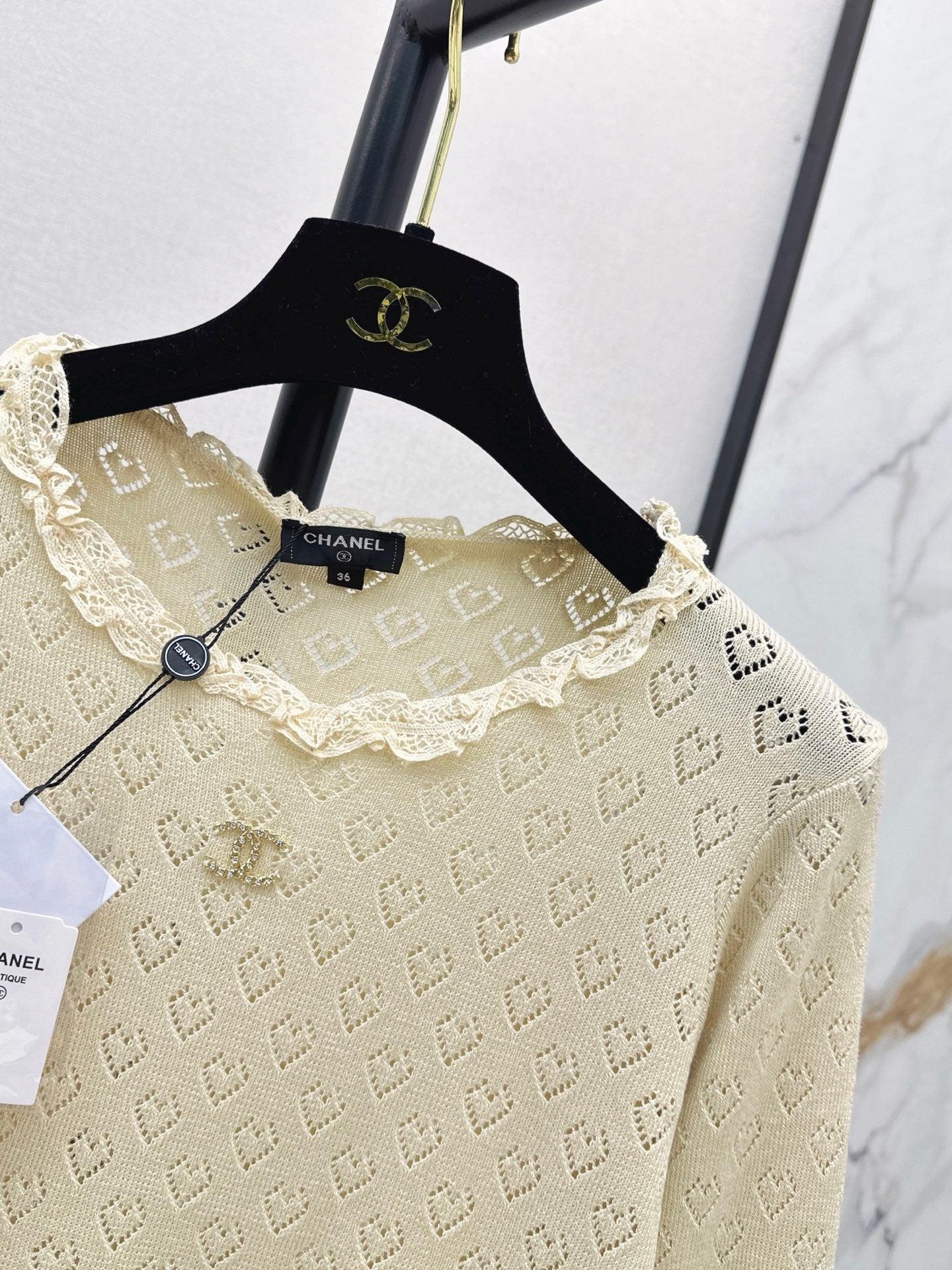 26FW New Long-Sleeve Knit Top with Lace Trim 🖤