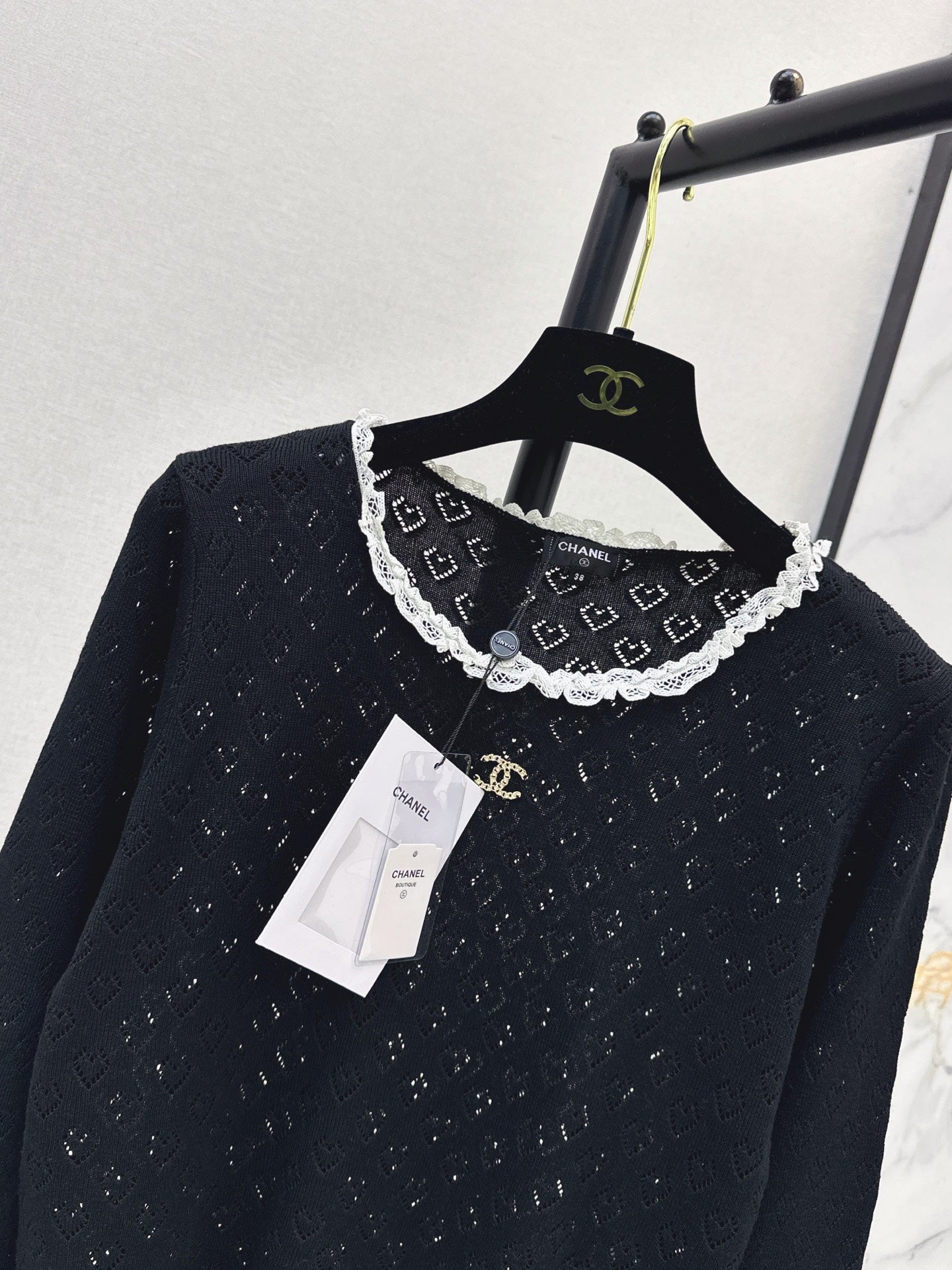 26FW New Long-Sleeve Knit Top with Lace Trim 🖤