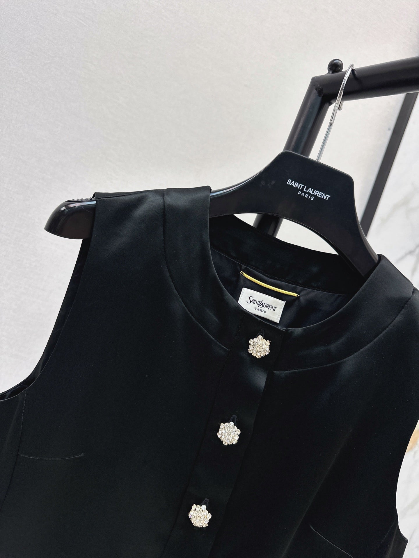 26FW New Sleeveless Acetate Dress with Rhinestone Buckle Detail 🖤