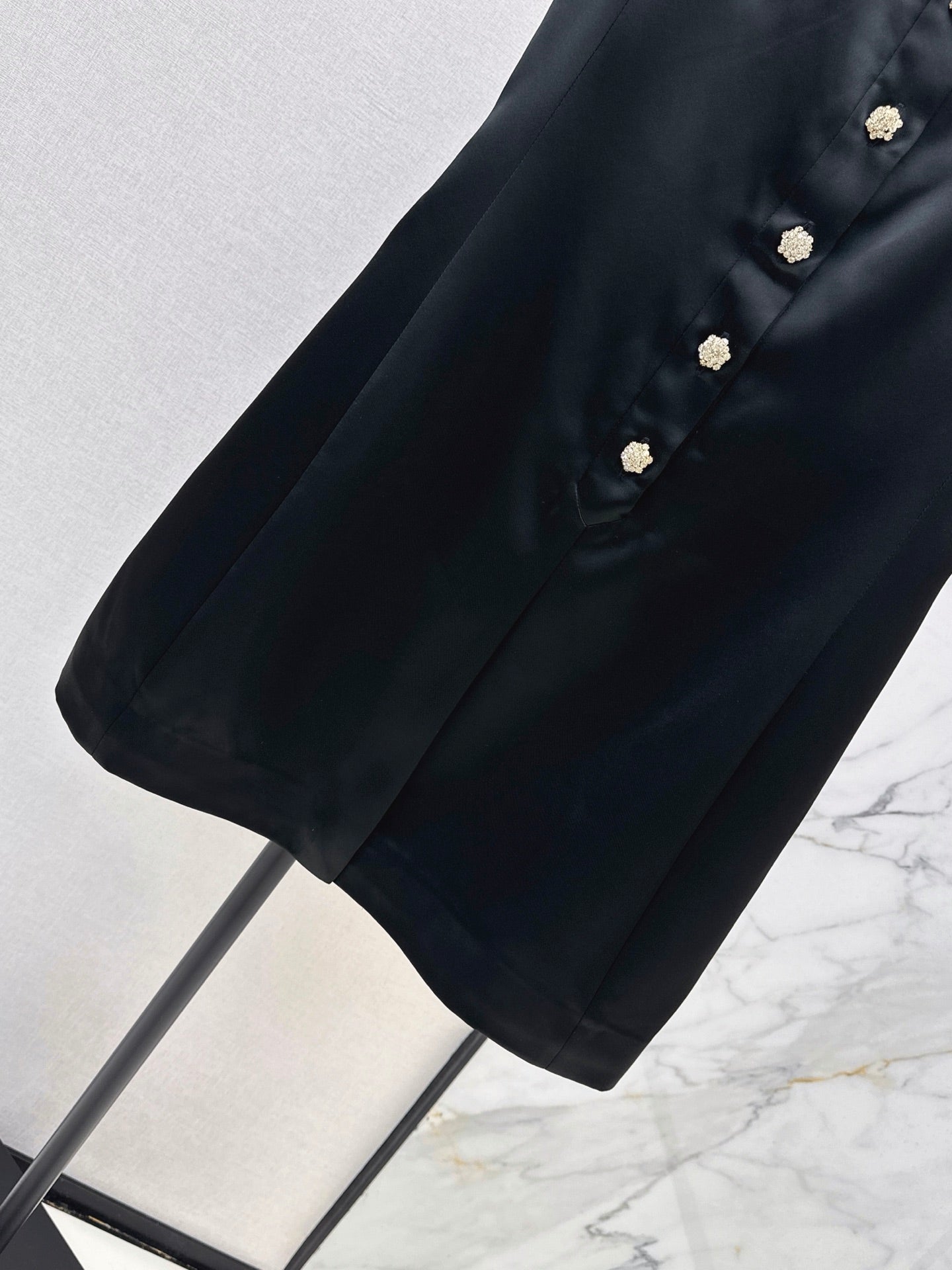 26FW New Sleeveless Acetate Dress with Rhinestone Buckle Detail 🖤