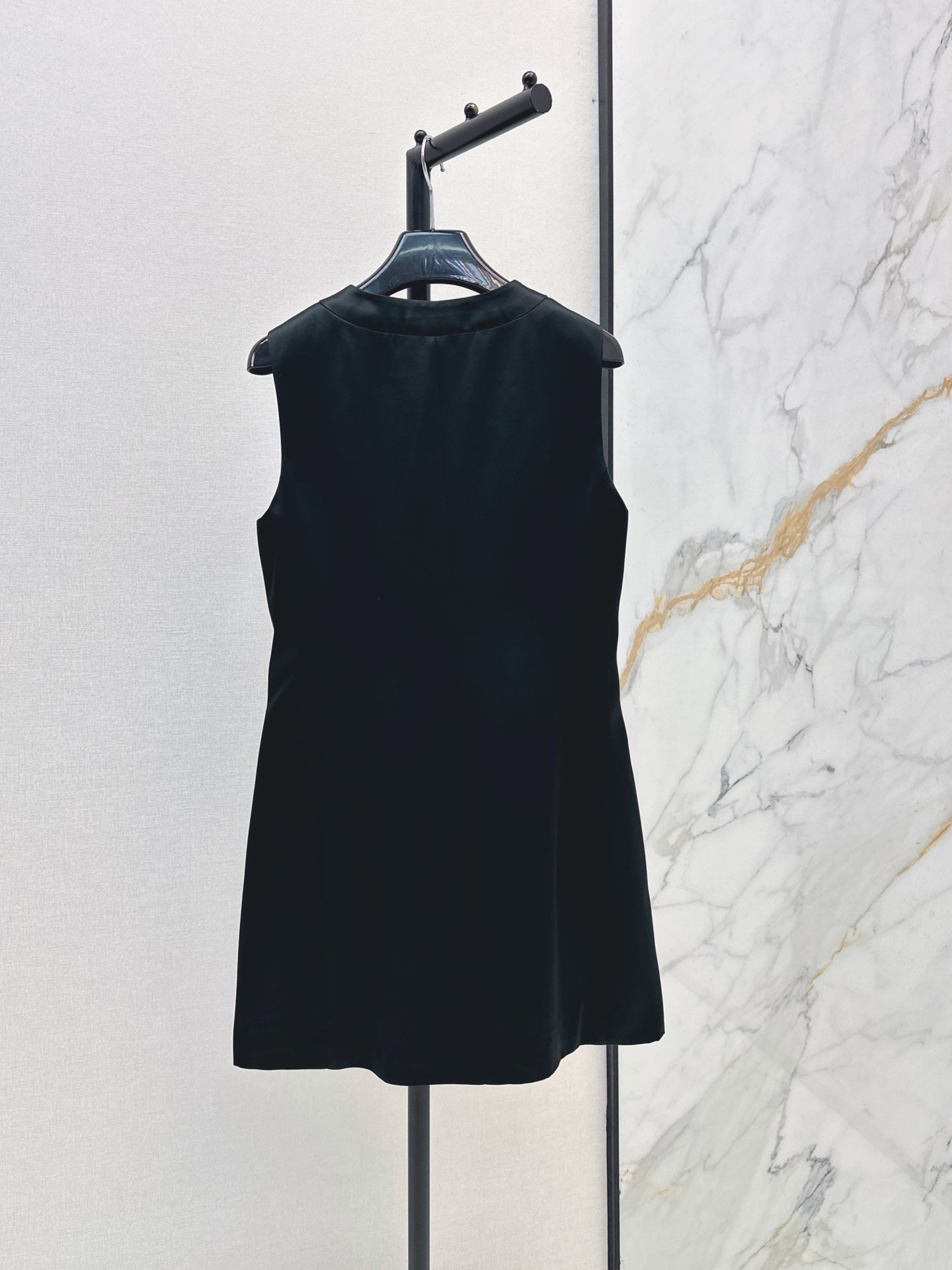 26FW New Sleeveless Acetate Dress with Rhinestone Buckle Detail 🖤