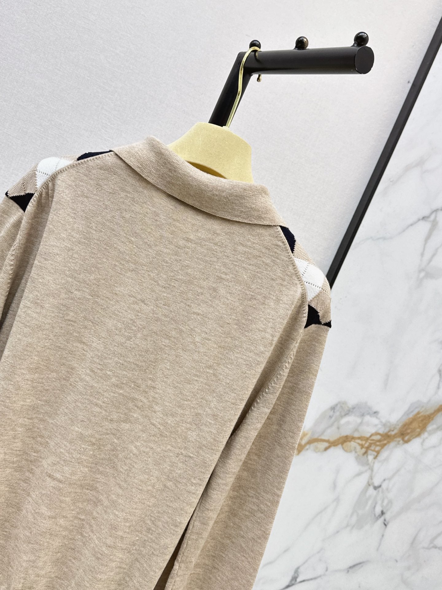 26FW New Vintage-Style Quilted-Pattern Half-Placket Knit Top 🤍