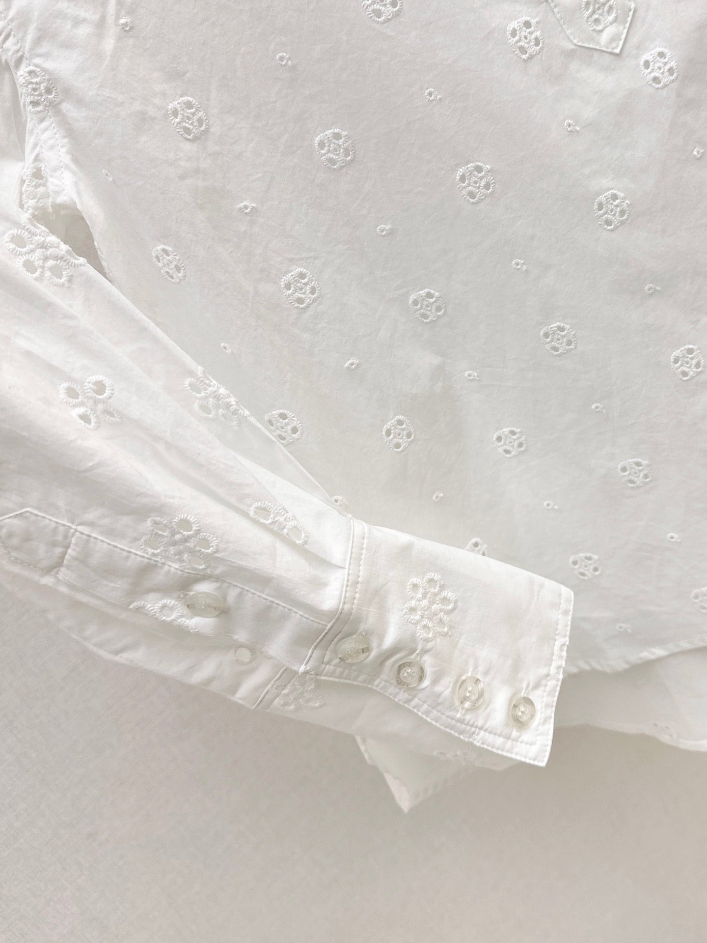 26FW New Collared Shirt with Cut-out Embroidery 🤍