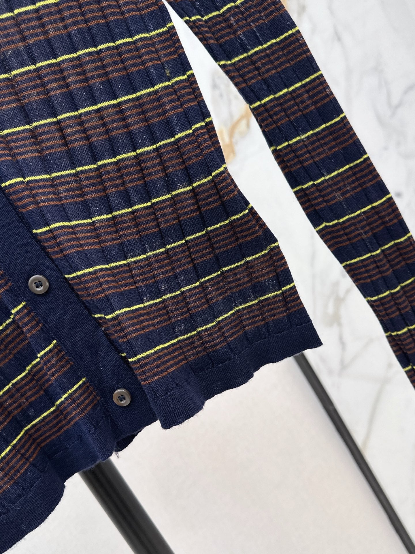 26FW New V-Neck Striped Knit Cardigan 🖤
