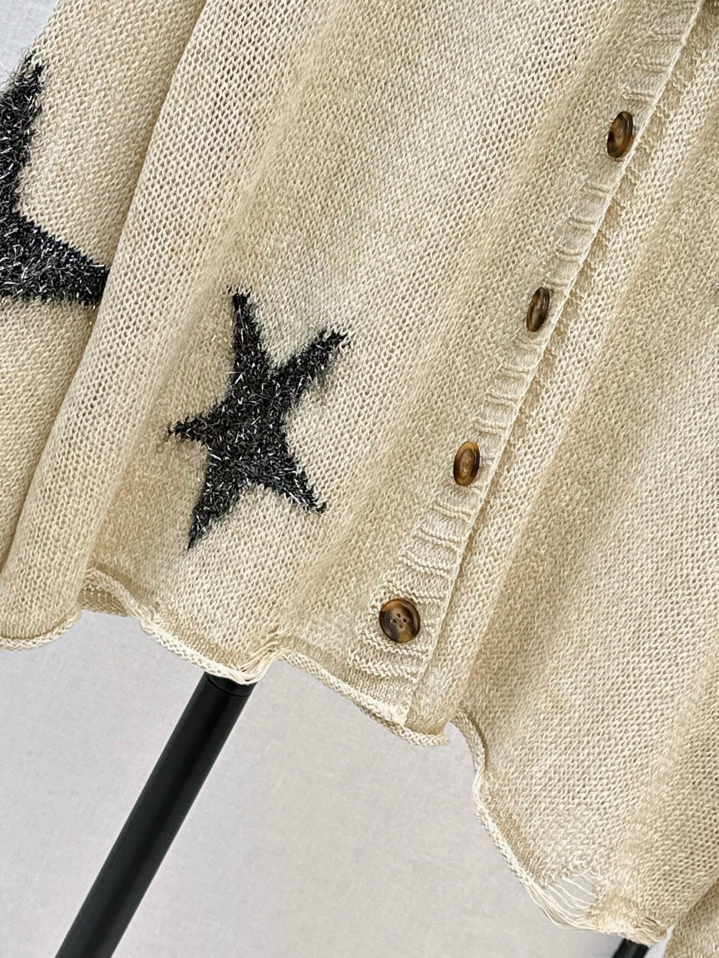 26FW New V-neck Cardigan with Jacquard Star Pattern 🤍