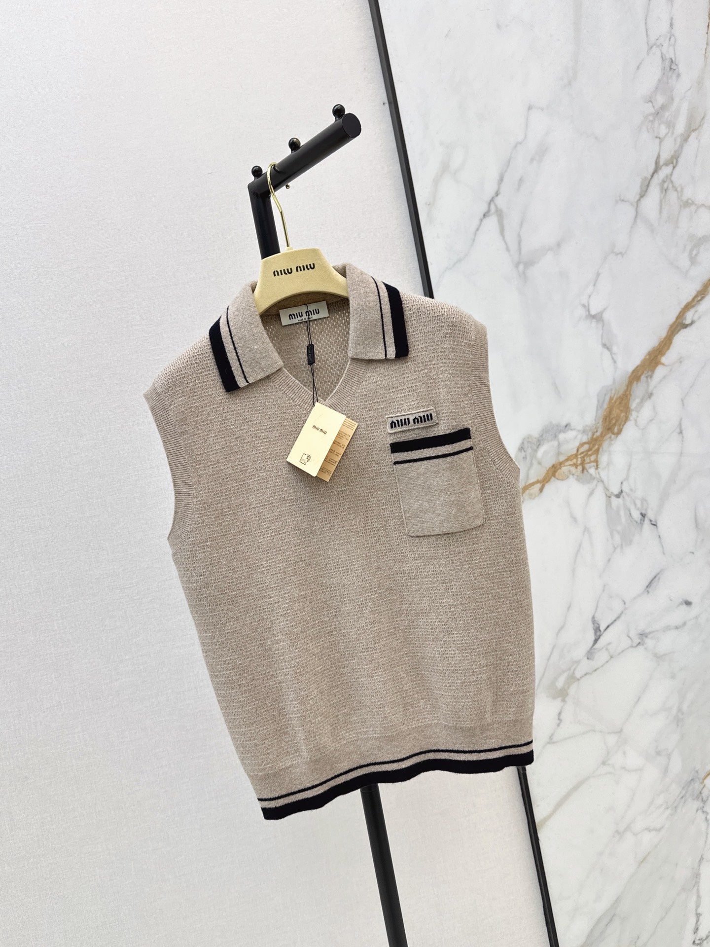 26FW New Embroidered Micro-Logo Cashmere Vest with Youthful Lapel 🩶