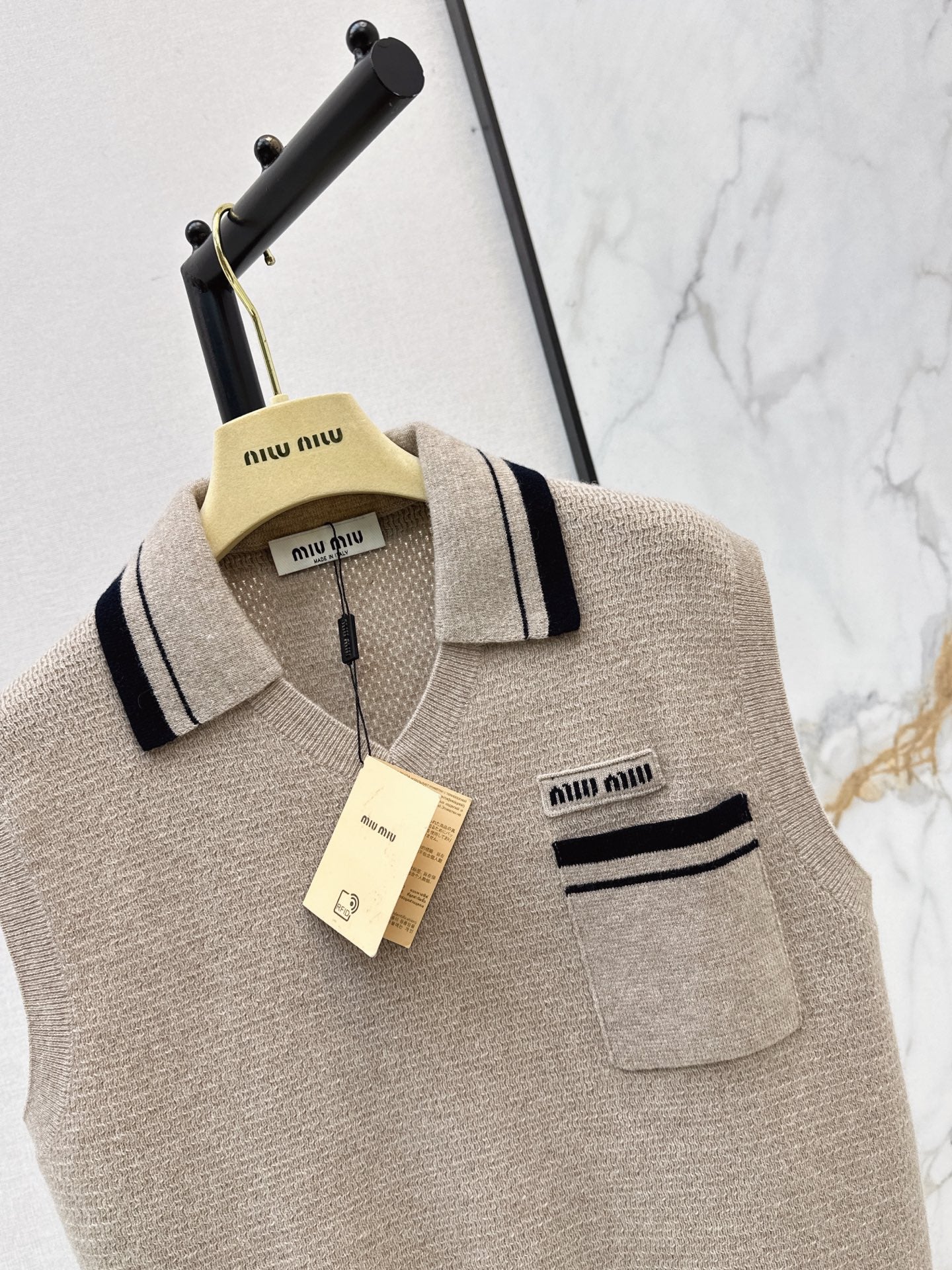 26FW New Embroidered Micro-Logo Cashmere Vest with Youthful Lapel 🩶