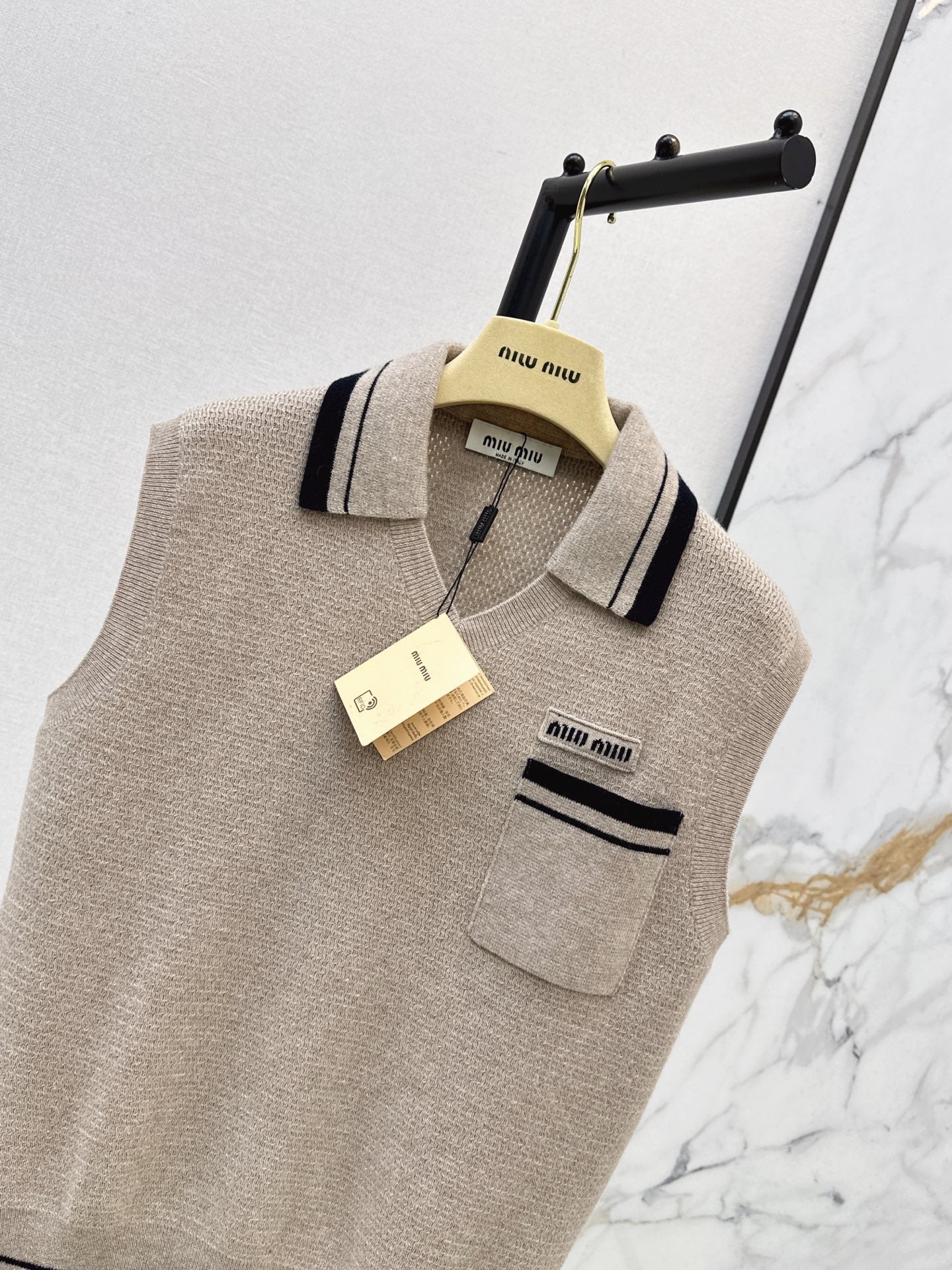 26FW New Embroidered Micro-Logo Cashmere Vest with Youthful Lapel 🩶