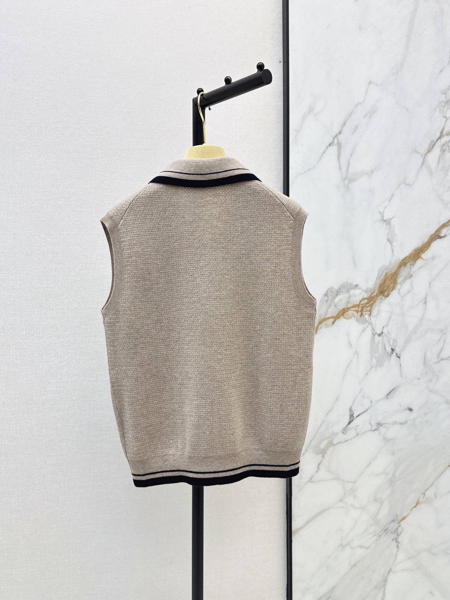 26FW New Embroidered Micro-Logo Cashmere Vest with Youthful Lapel 🩶