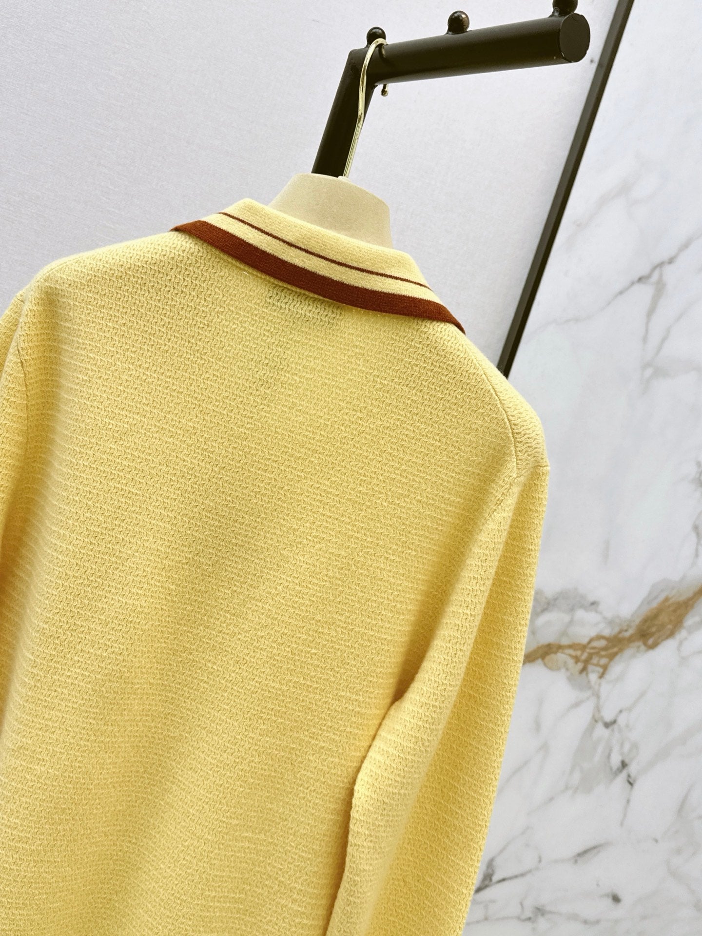 26FW New Color-Block Cut-Out Knit Polo Top 💛