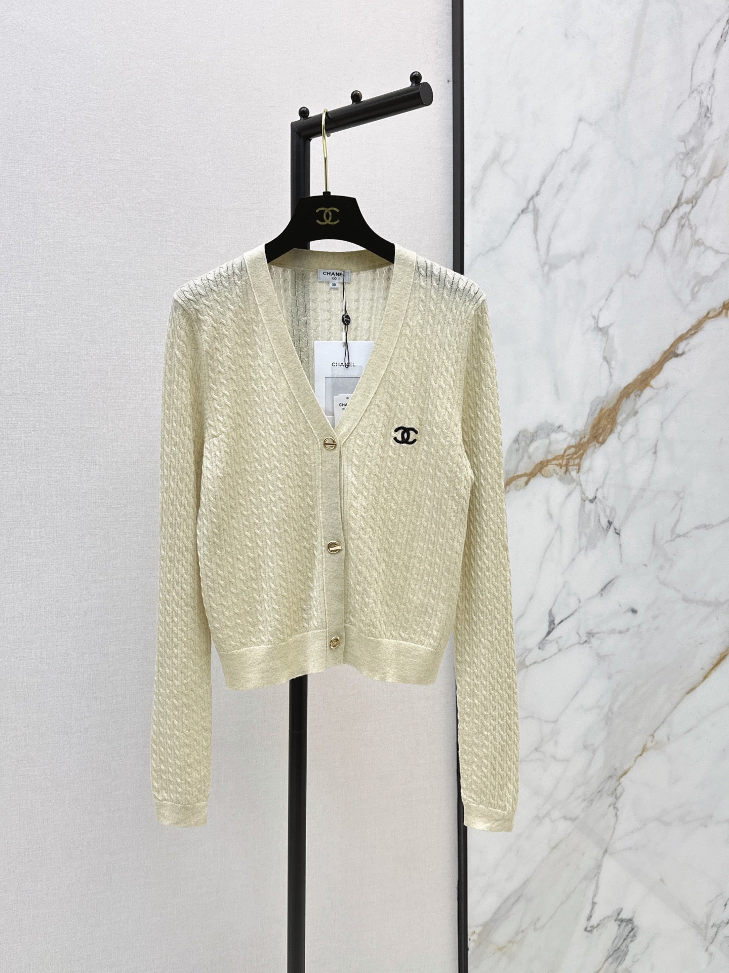 26FW New V-Neck Logo-Embroidered Knit Cardigan 🖤
