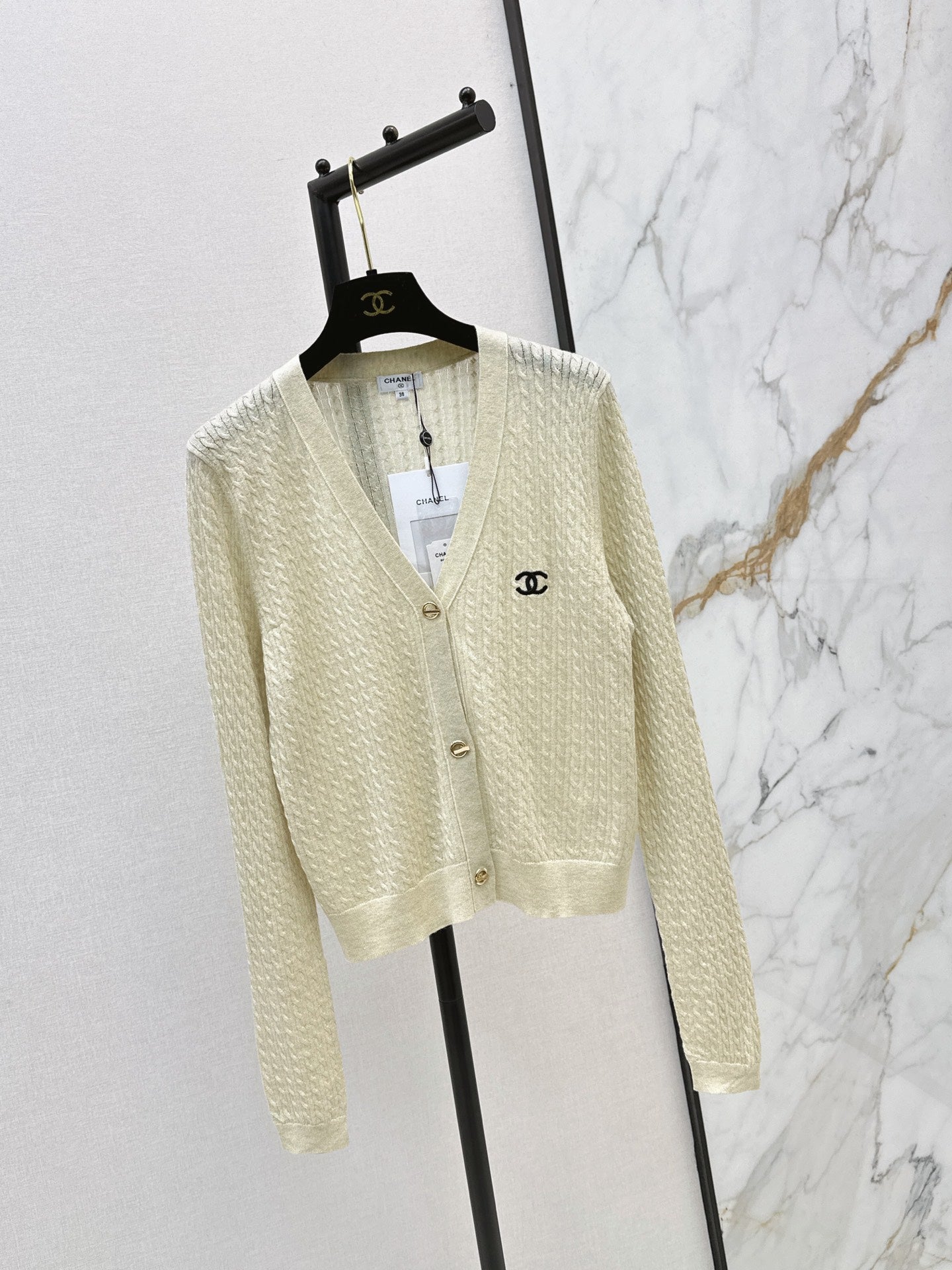 26FW New V-Neck Logo-Embroidered Knit Cardigan 🖤