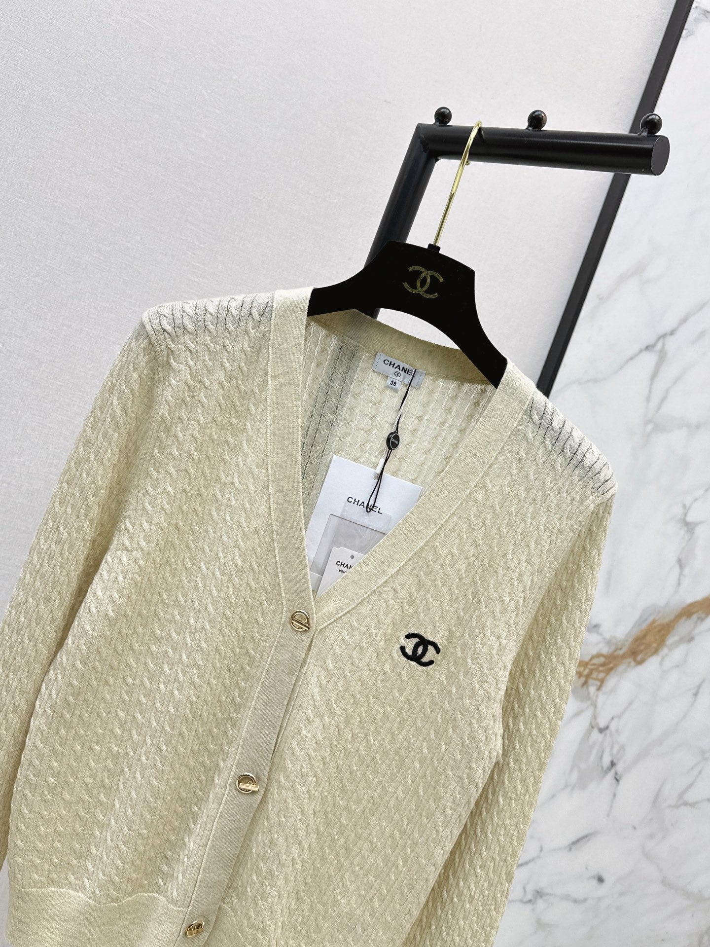 26FW New V-Neck Logo-Embroidered Knit Cardigan 🖤