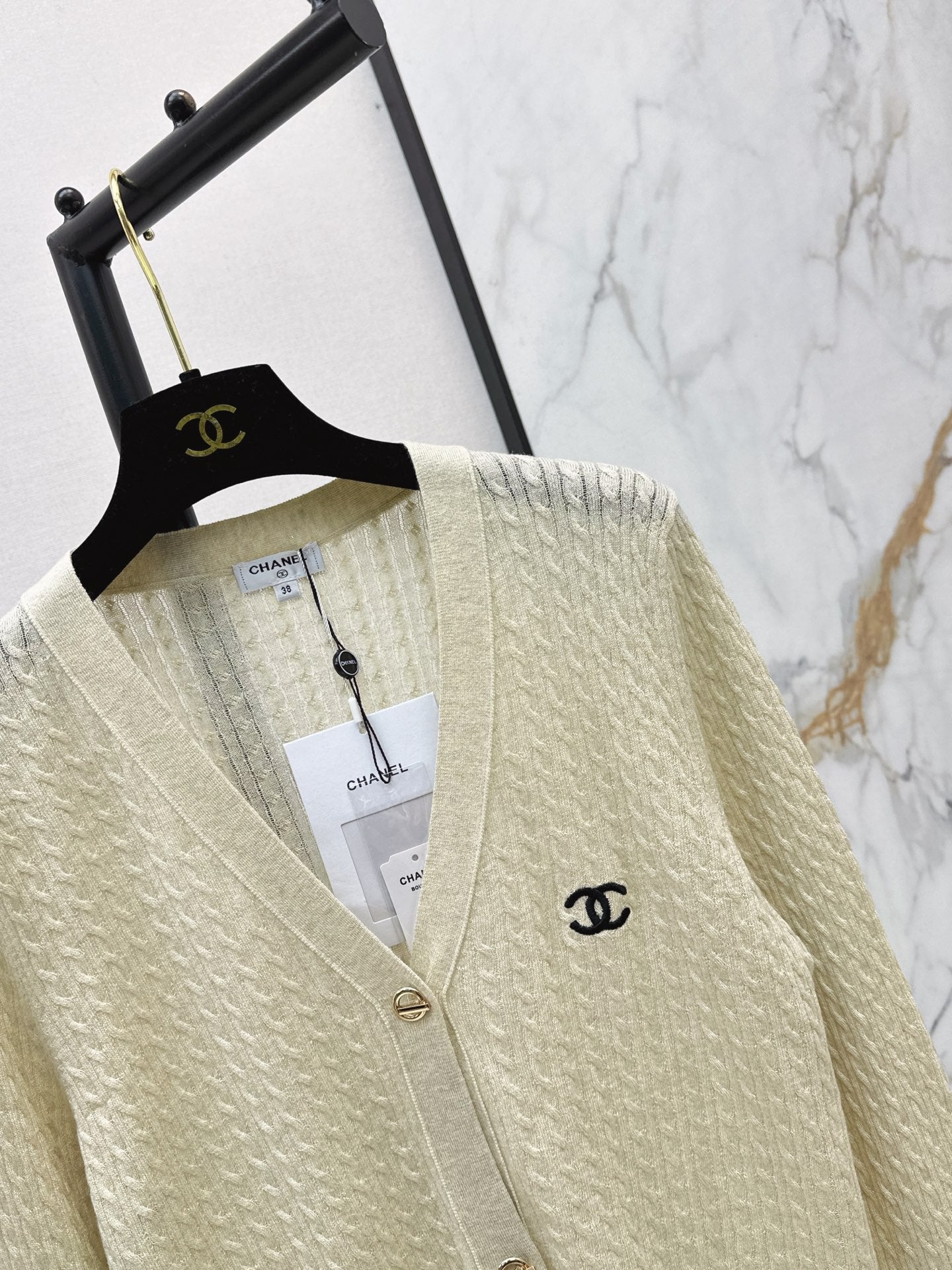 26FW New V-Neck Logo-Embroidered Knit Cardigan 🖤