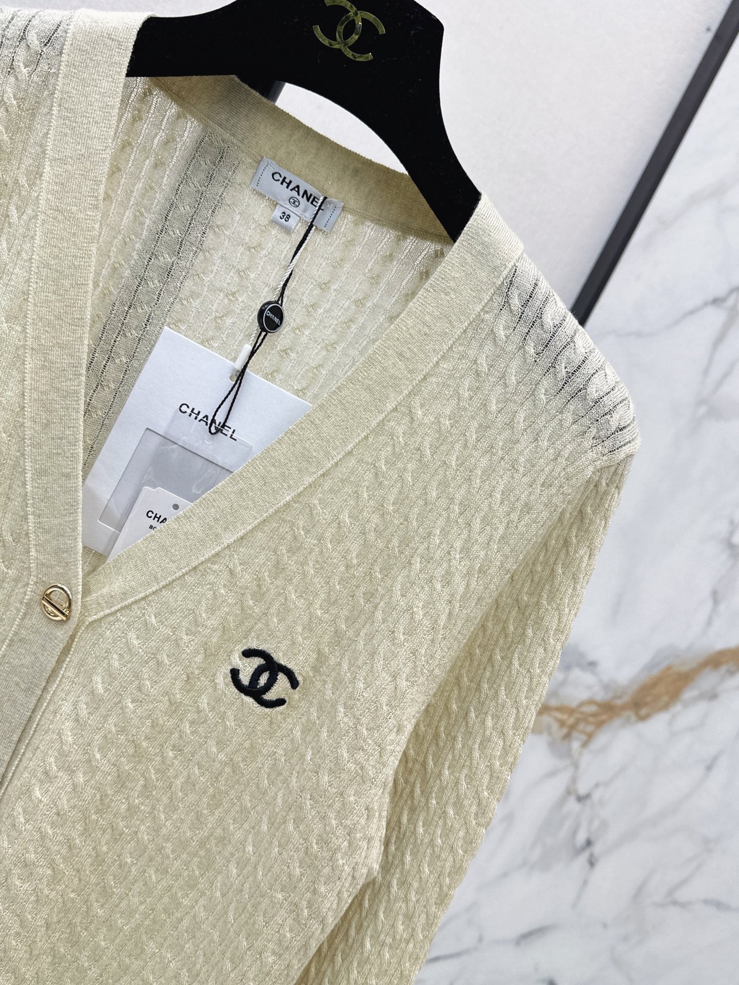 26FW New V-Neck Logo-Embroidered Knit Cardigan 🖤