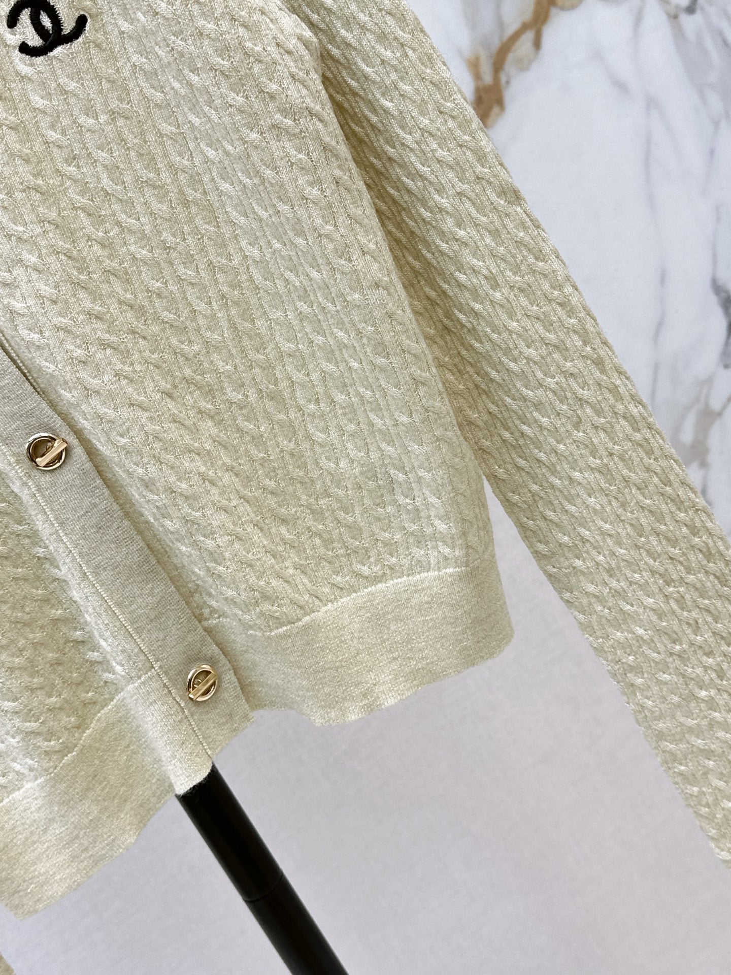 26FW New V-Neck Logo-Embroidered Knit Cardigan 🖤