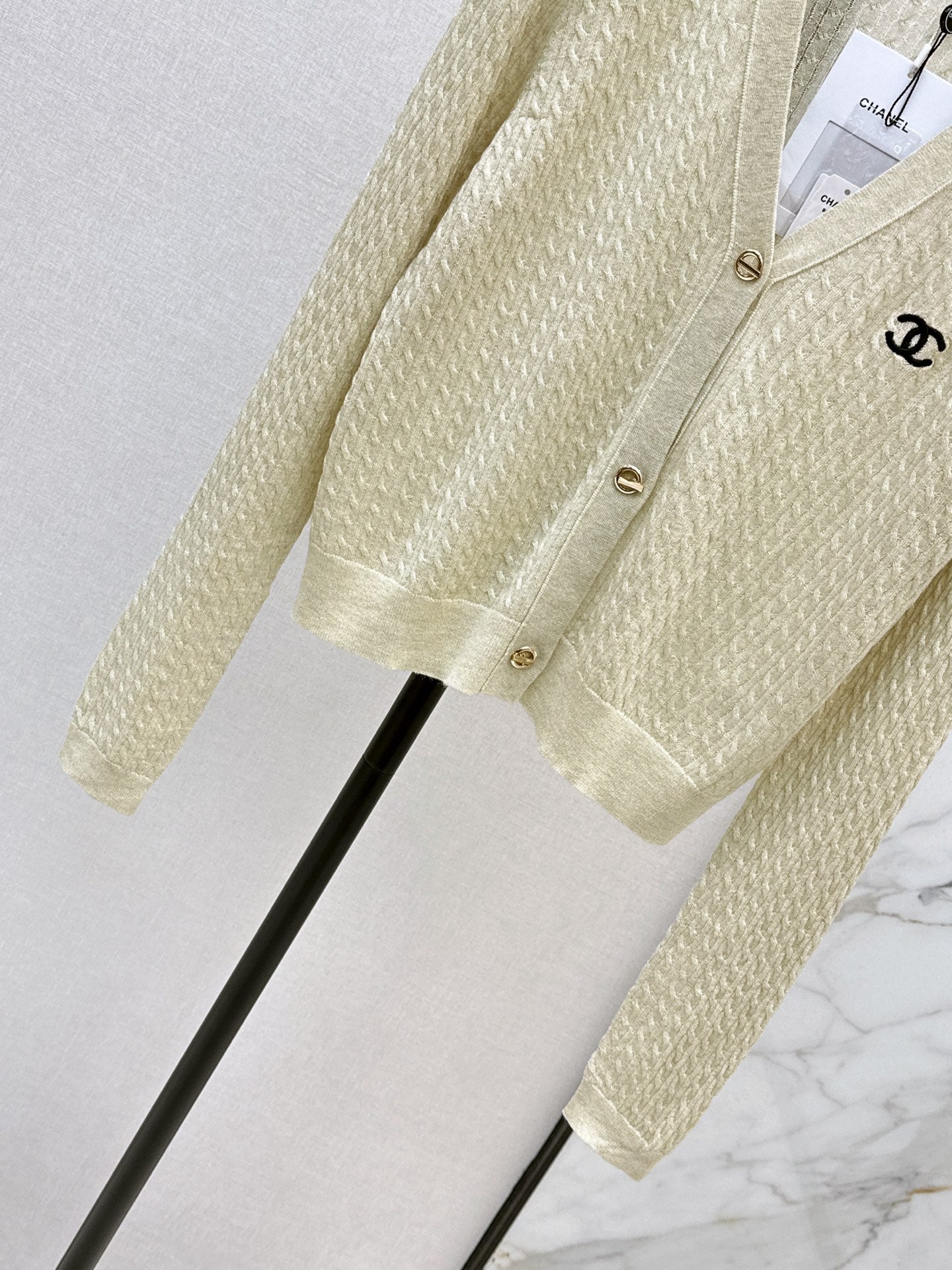 26FW New V-Neck Logo-Embroidered Knit Cardigan 🖤