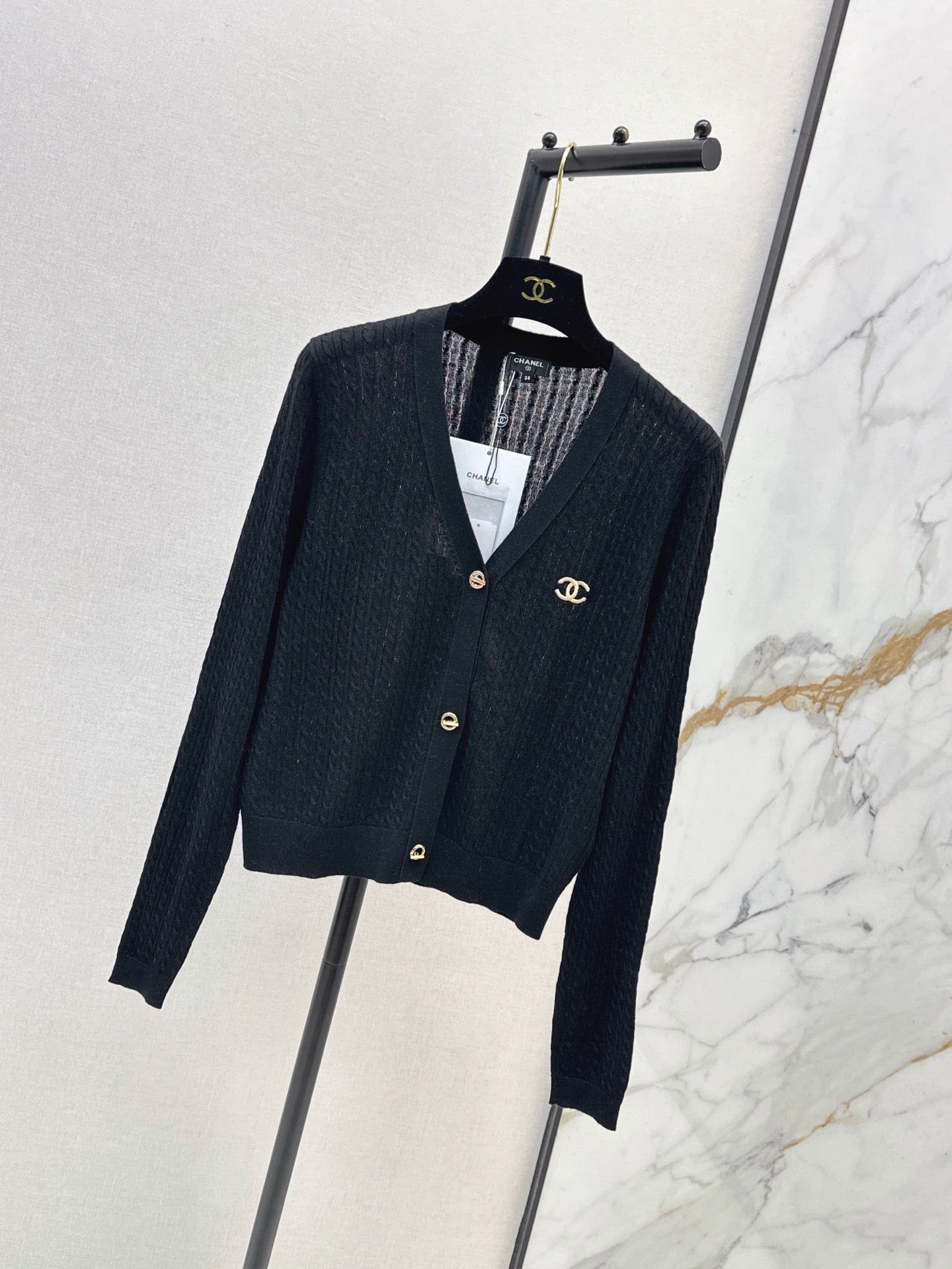 26FW New V-Neck Logo-Embroidered Knit Cardigan 🖤