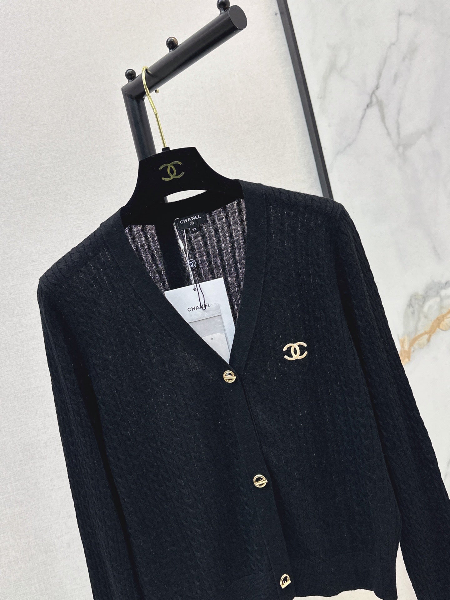 26FW New V-Neck Logo-Embroidered Knit Cardigan 🖤