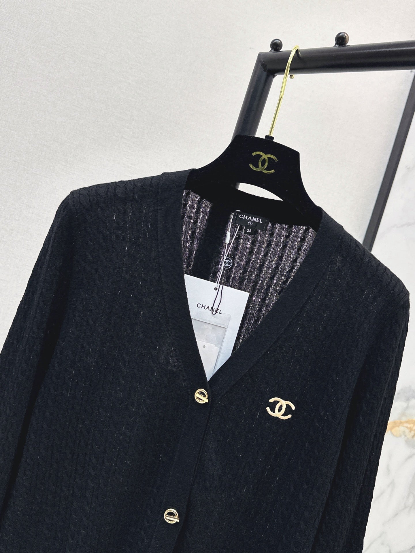 26FW New V-Neck Logo-Embroidered Knit Cardigan 🖤