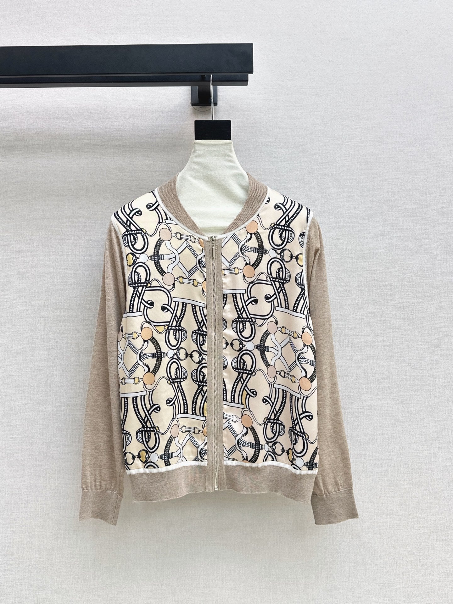 26FW New Long-Sleeve Knit Cardigan with Rayon-Blend Printed Panel 🖤