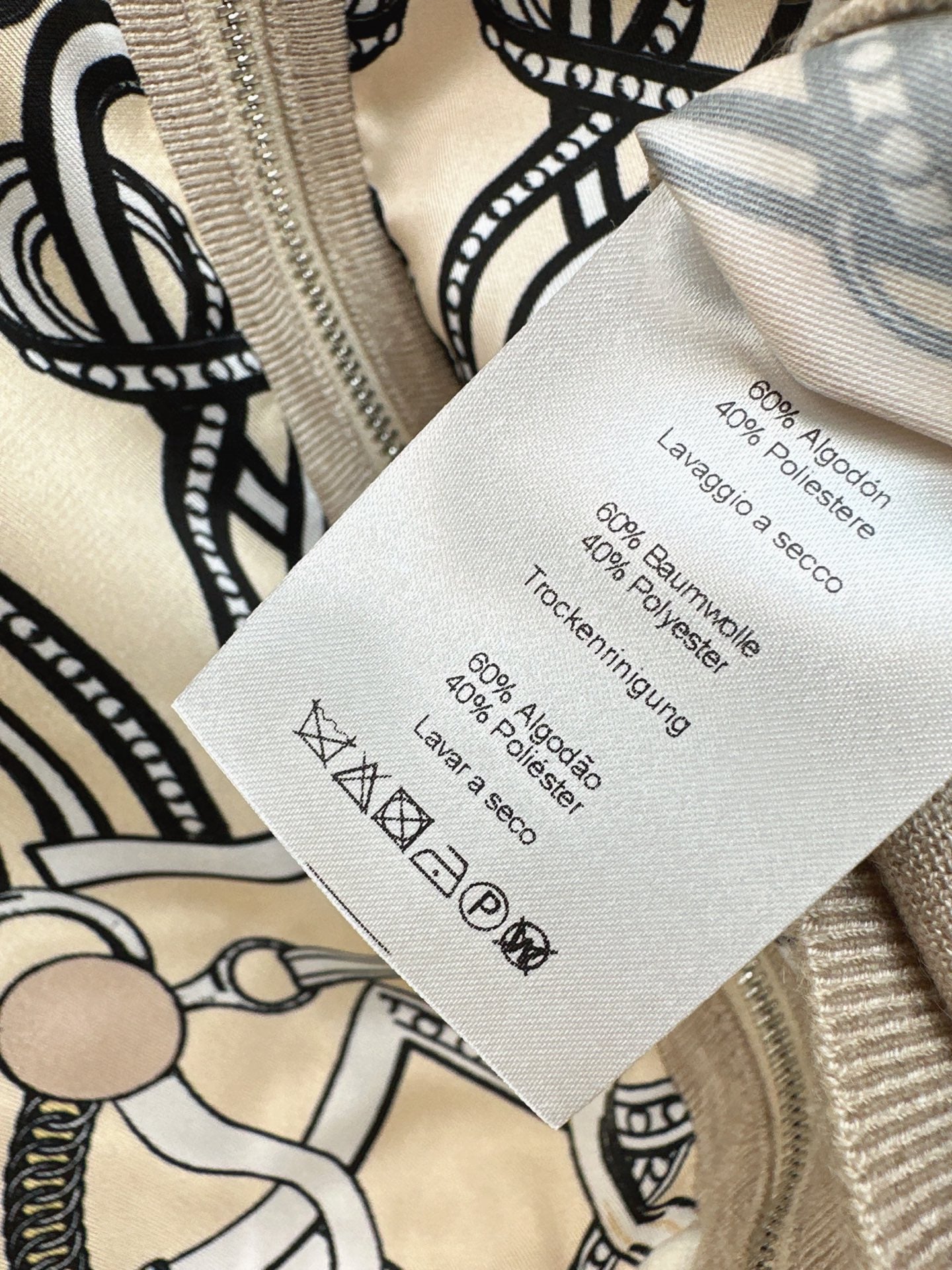 26FW New Long-Sleeve Knit Cardigan with Rayon-Blend Printed Panel 🖤