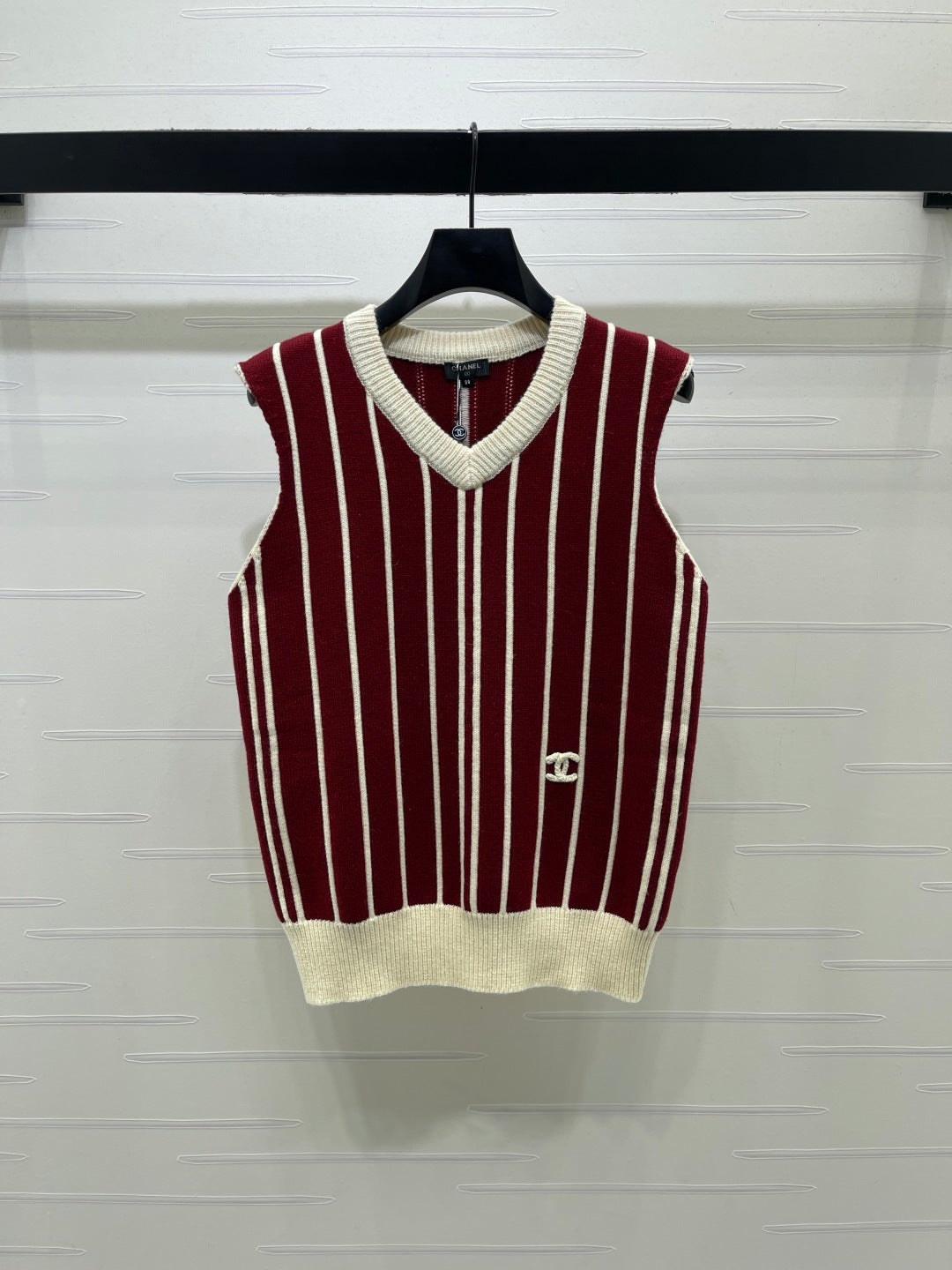 26FW New Vertical-Stripe V-Neck Knit Vest