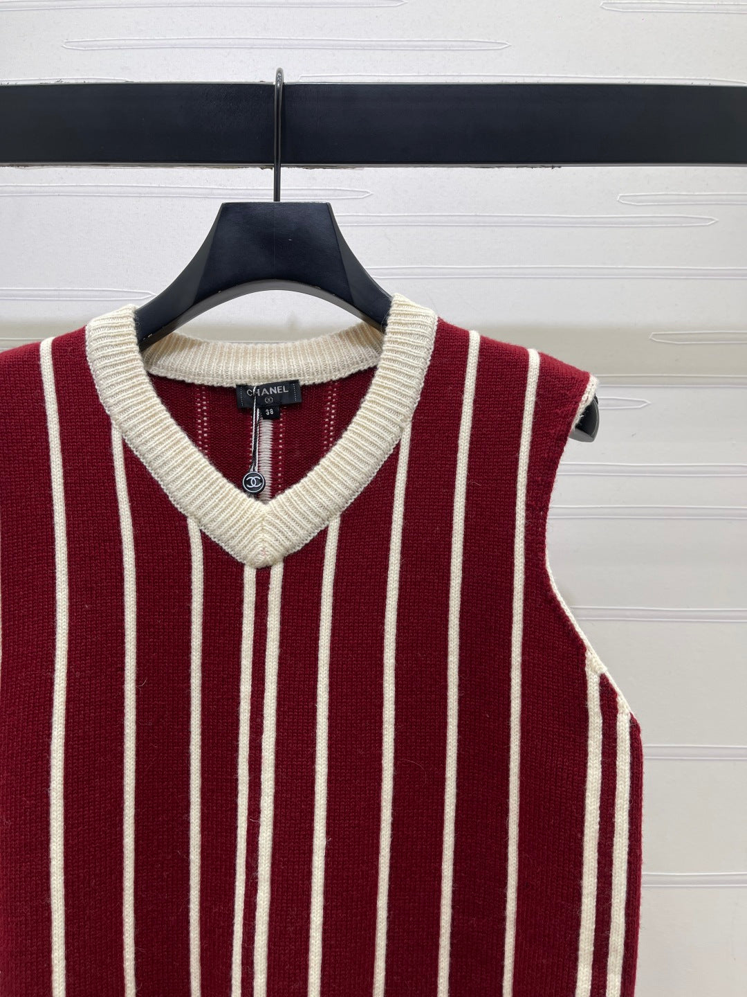 26FW New Vertical-Stripe V-Neck Knit Vest