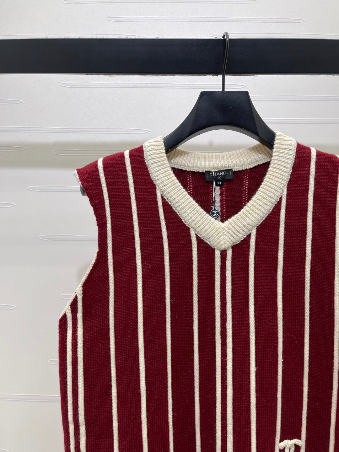 26FW New Vertical-Stripe V-Neck Knit Vest