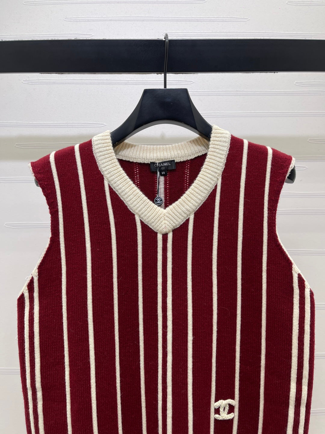 26FW New Vertical-Stripe V-Neck Knit Vest
