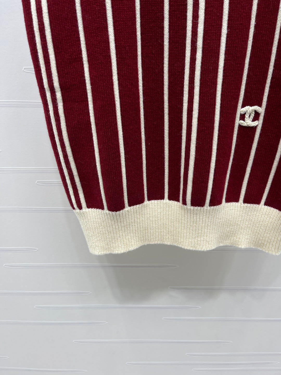 26FW New Vertical-Stripe V-Neck Knit Vest