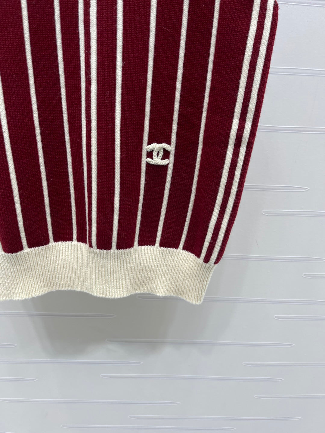 26FW New Vertical-Stripe V-Neck Knit Vest