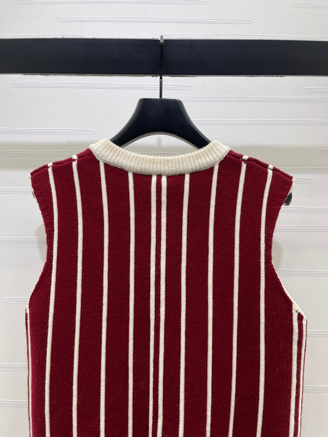 26FW New Vertical-Stripe V-Neck Knit Vest