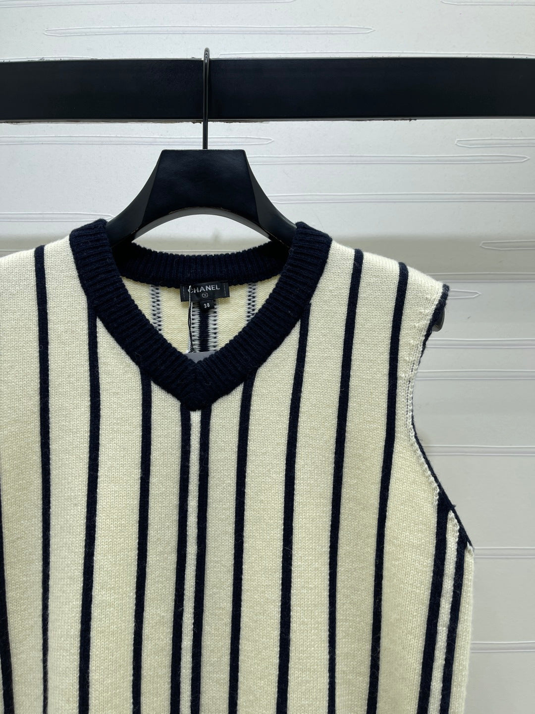 26FW New Vertical-Stripe V-Neck Knit Vest