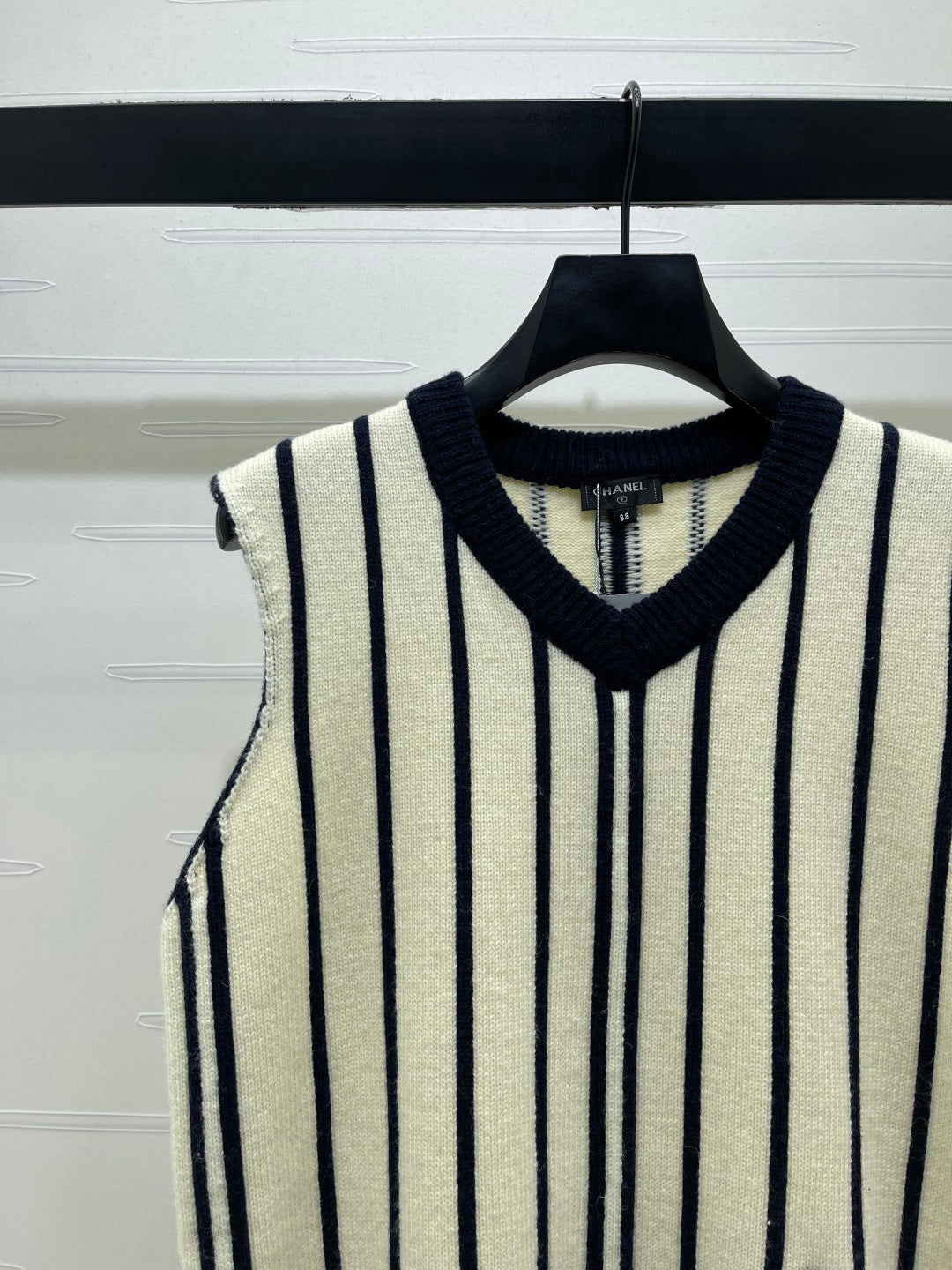 26FW New Vertical-Stripe V-Neck Knit Vest