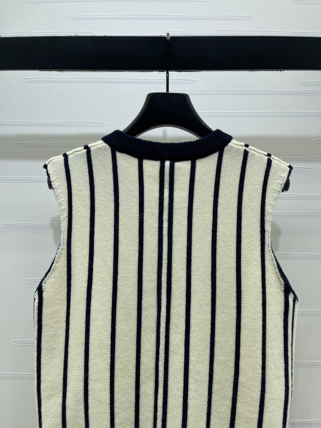 26FW New Vertical-Stripe V-Neck Knit Vest